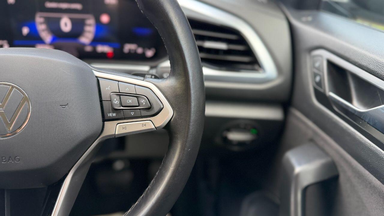 Volkswagen T-Roc view 18