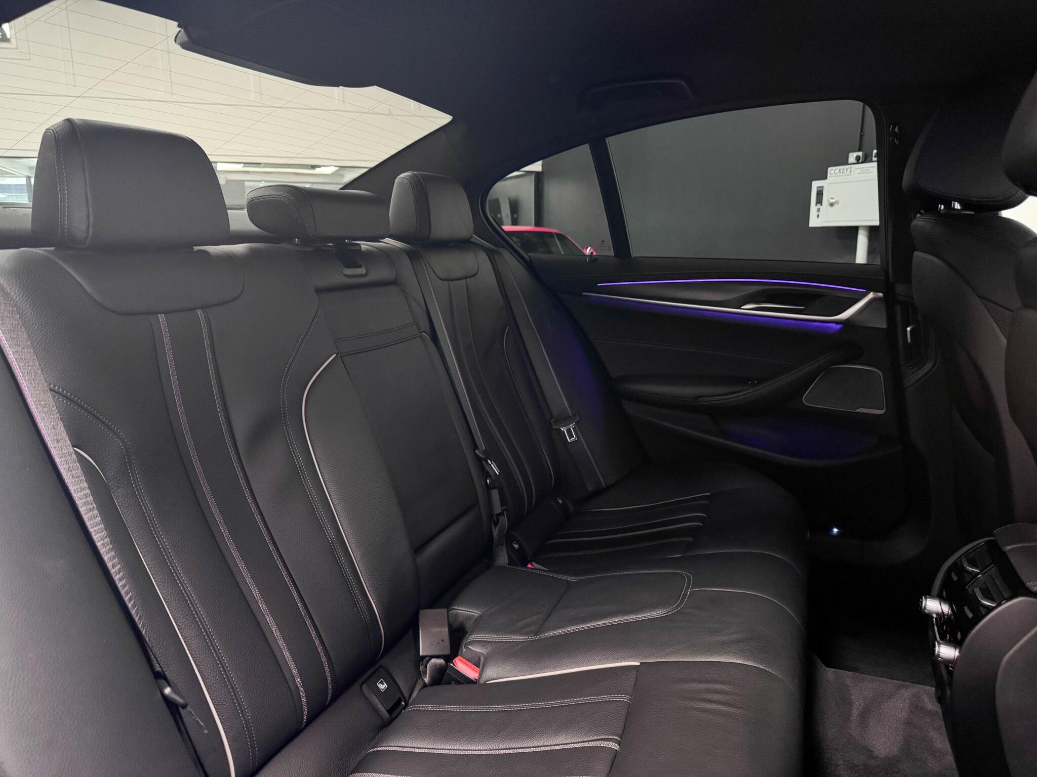 BMW 5 Series view 23