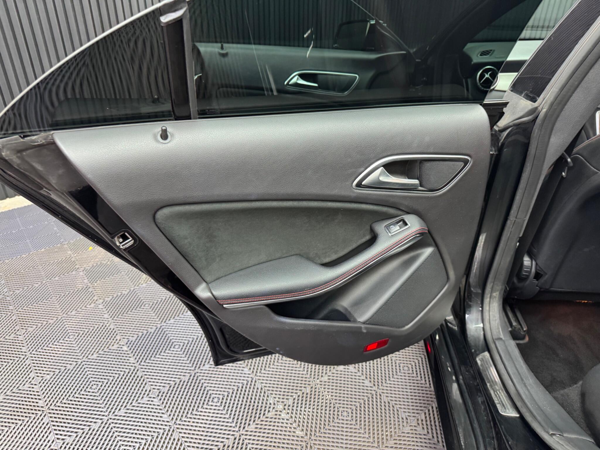 Mercedes-Benz Cla view 40