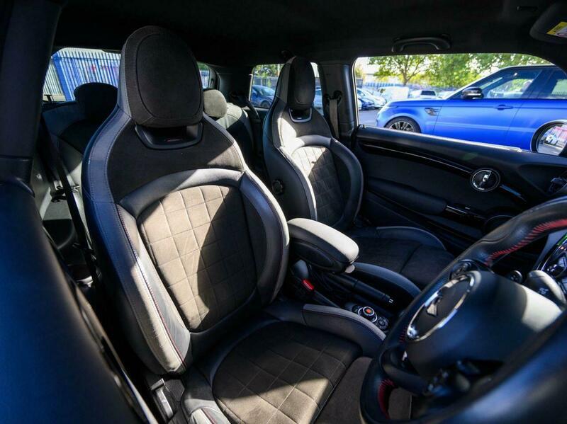 Mini Hatch view 12