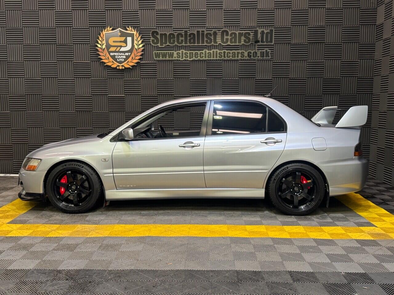 Mitsubishi Lancer view 3