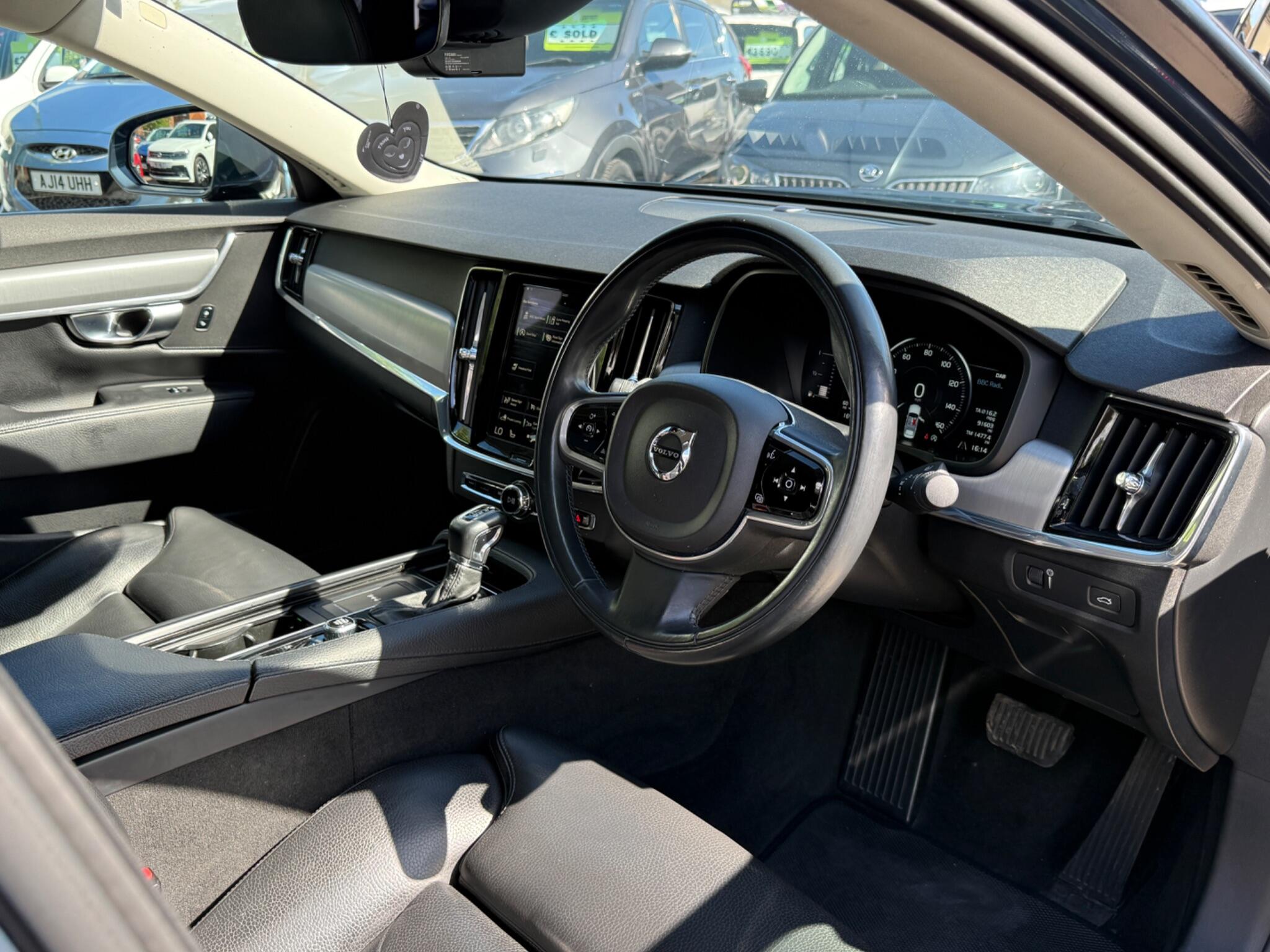Volvo S90 - Image 34