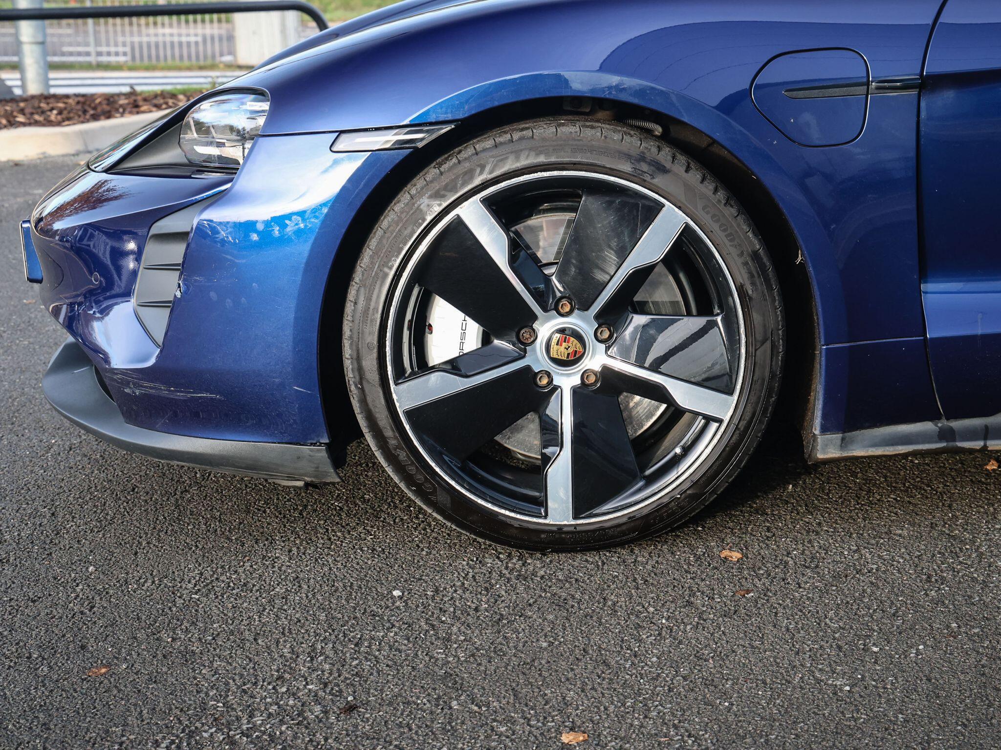 Porsche Taycan view 36