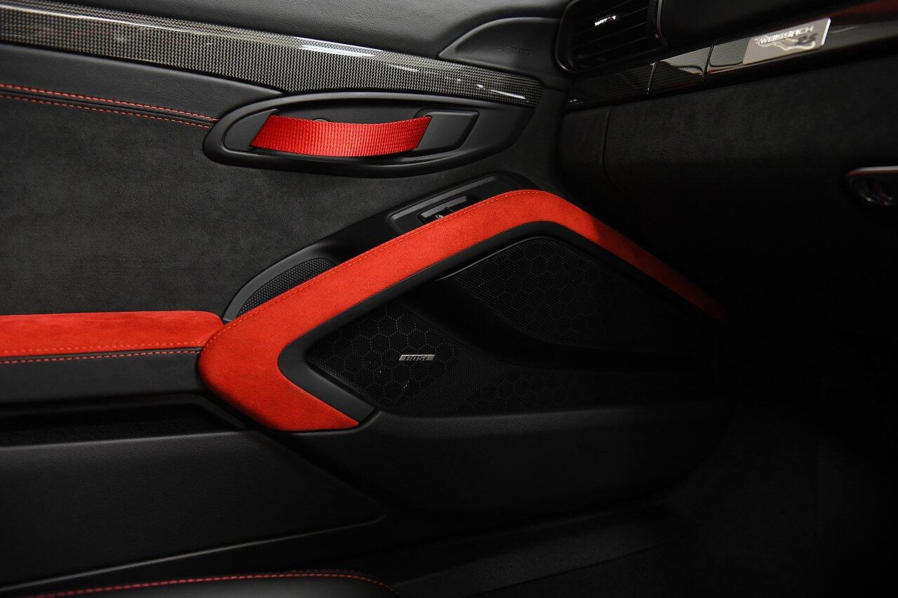 Porsche 911 view 15
