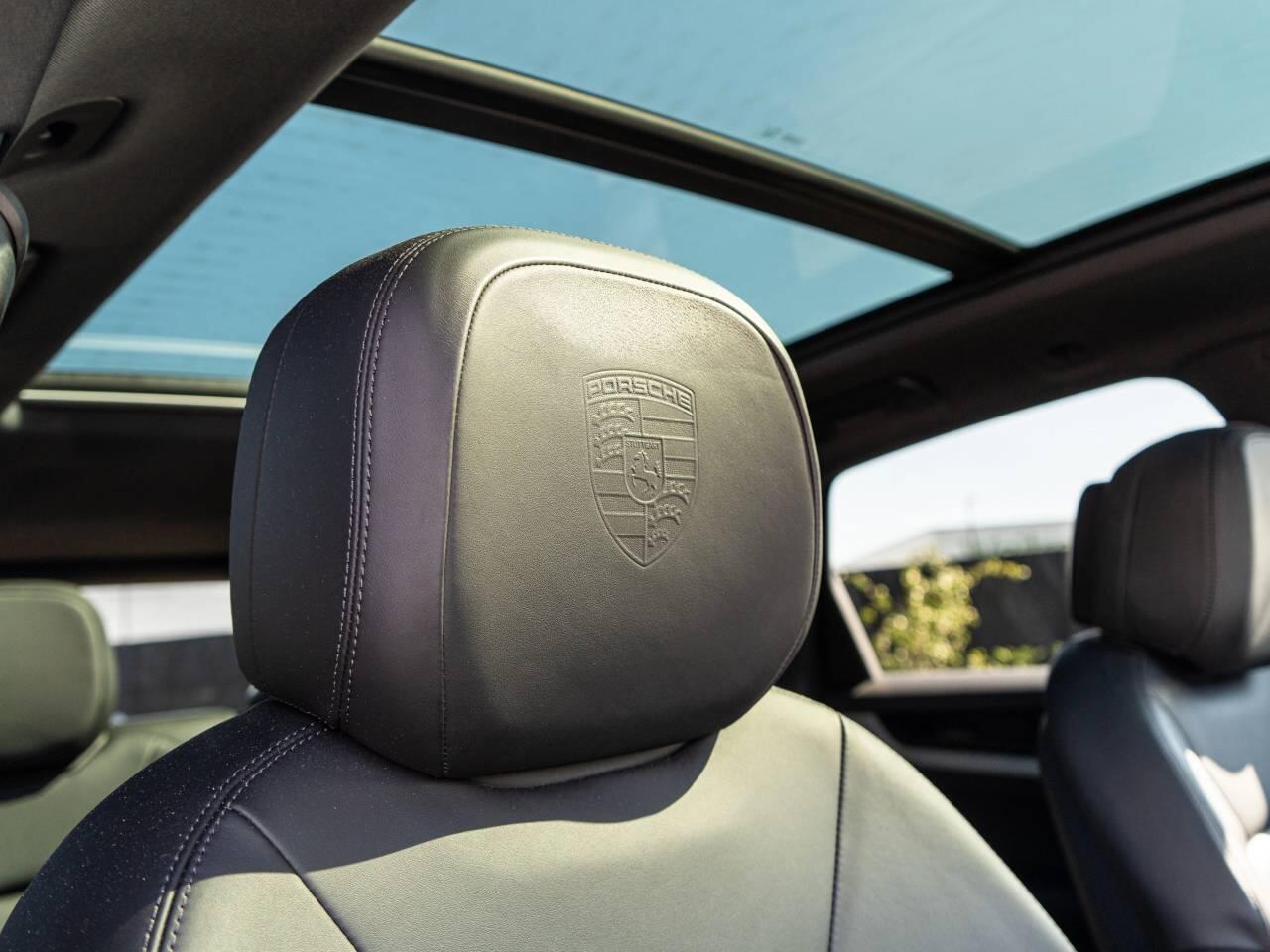 Porsche Cayenne view 43