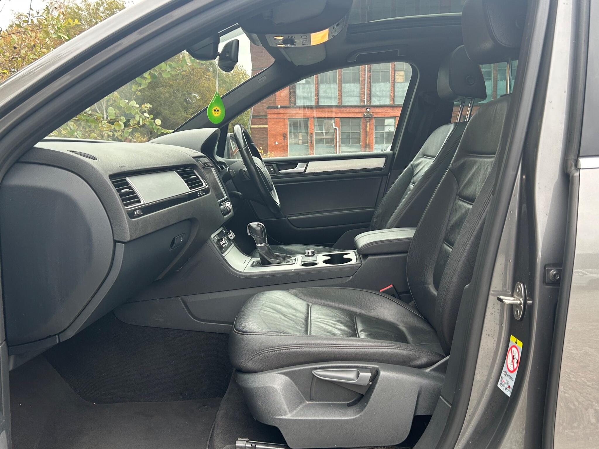Volkswagen Touareg view 26