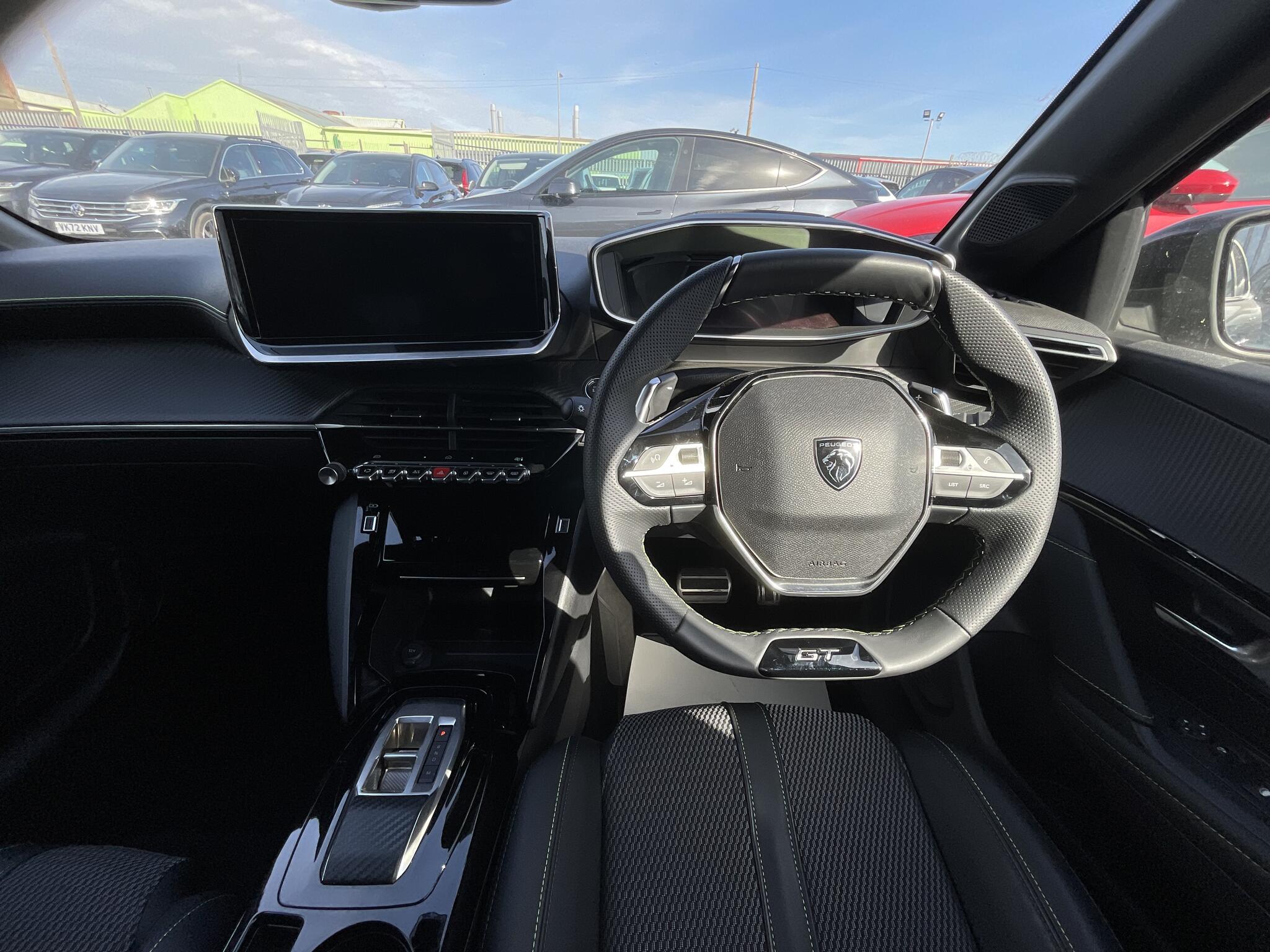 Peugeot 208 view 6