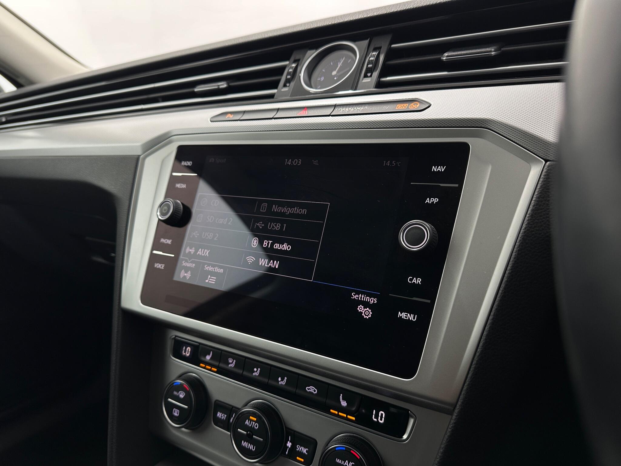 Volkswagen Passat view 25
