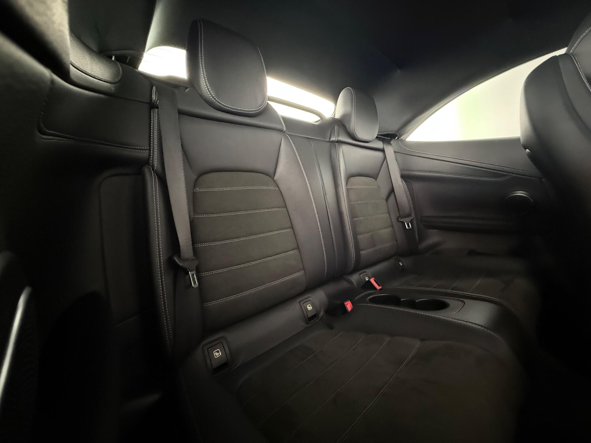 Mercedes-Benz C-Class view 32