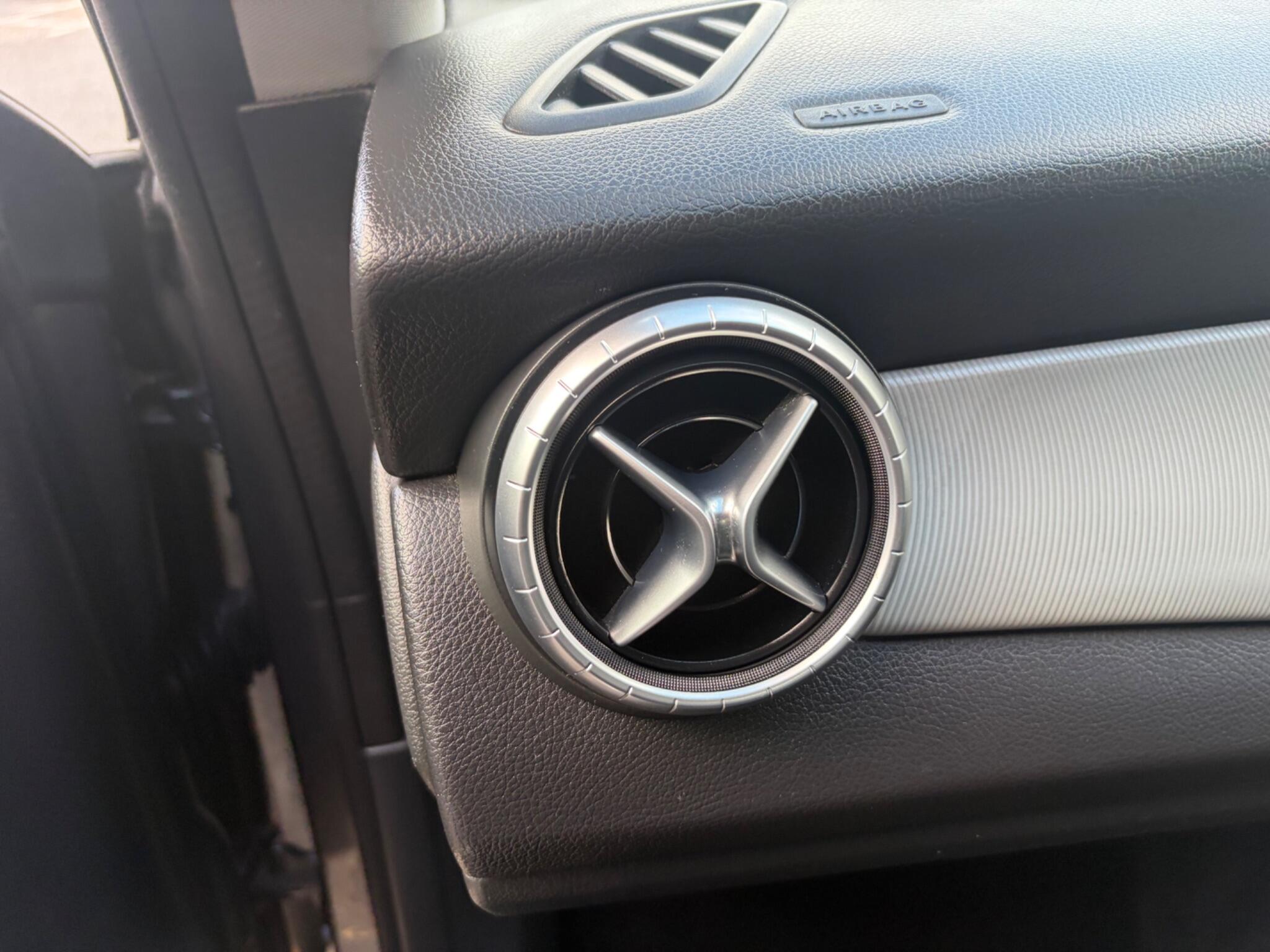 Mercedes-Benz Cla view 80