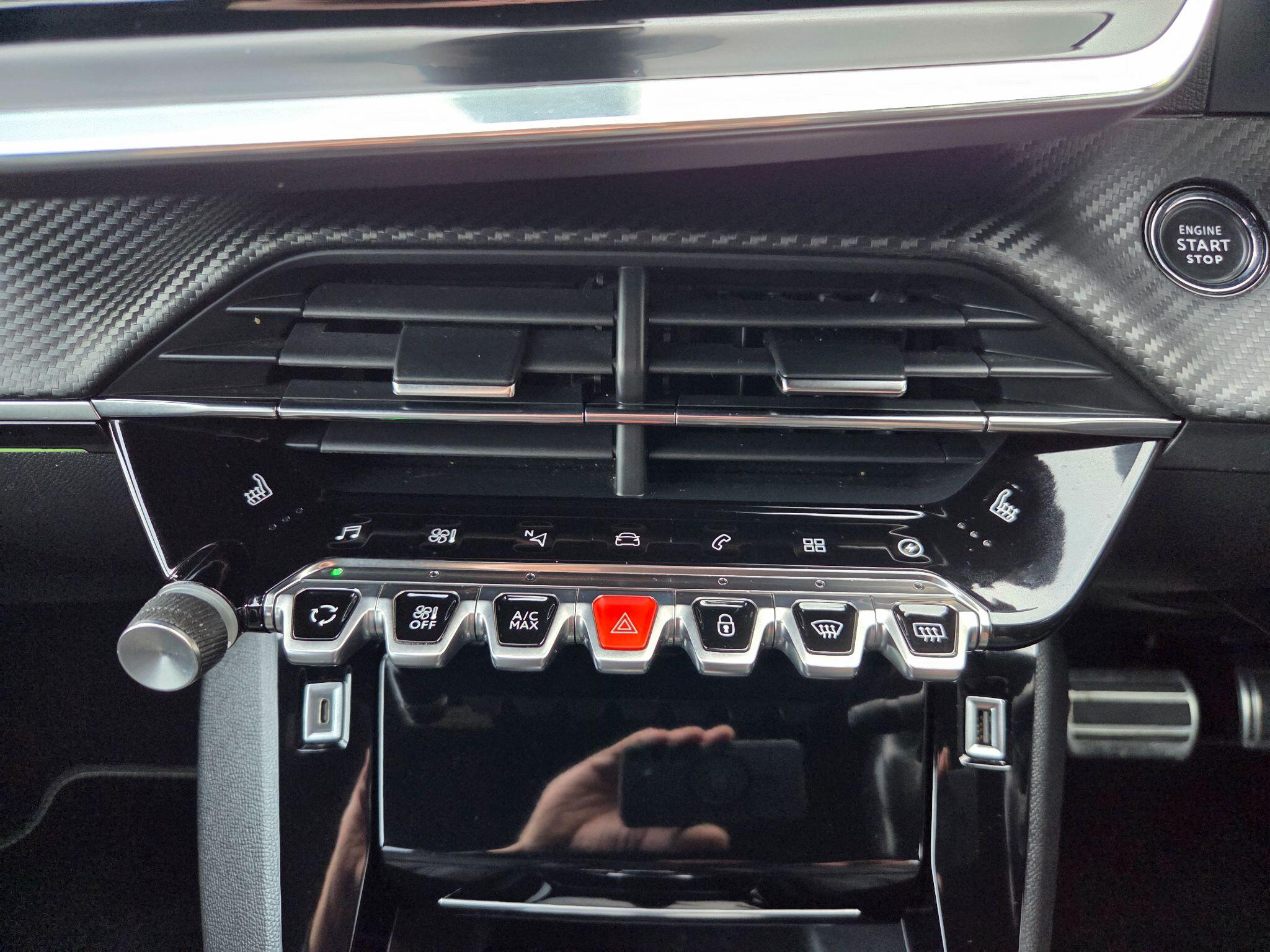 Peugeot e-2008 view 18