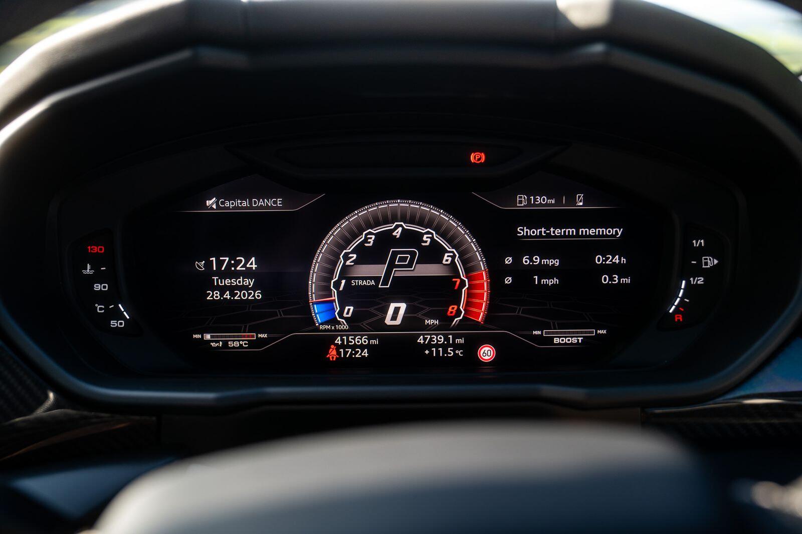 Lamborghini Urus view 57