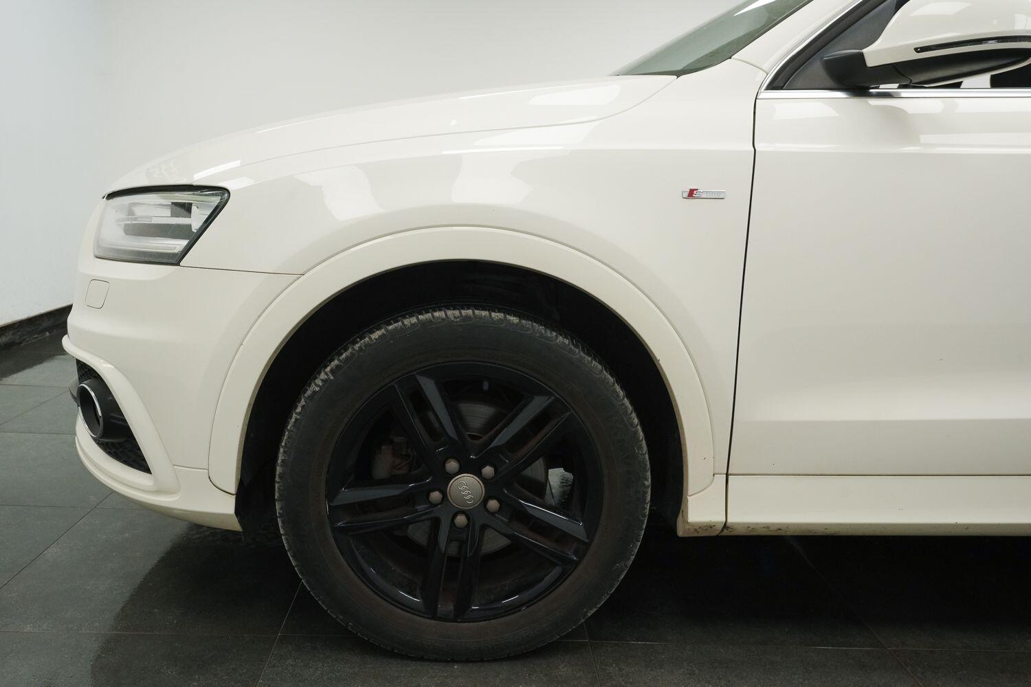 Audi Q3 view 6