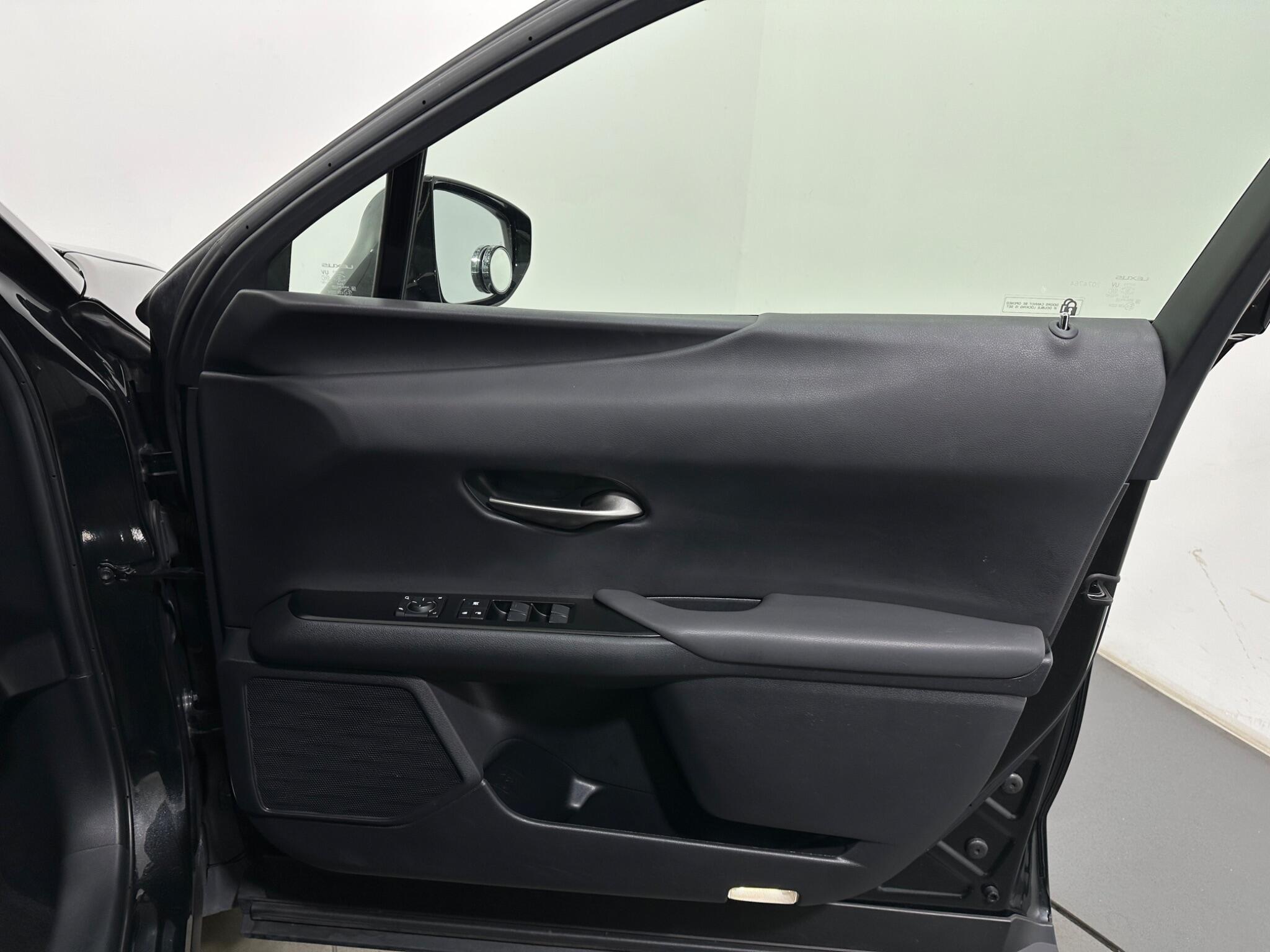 Lexus UX view 34