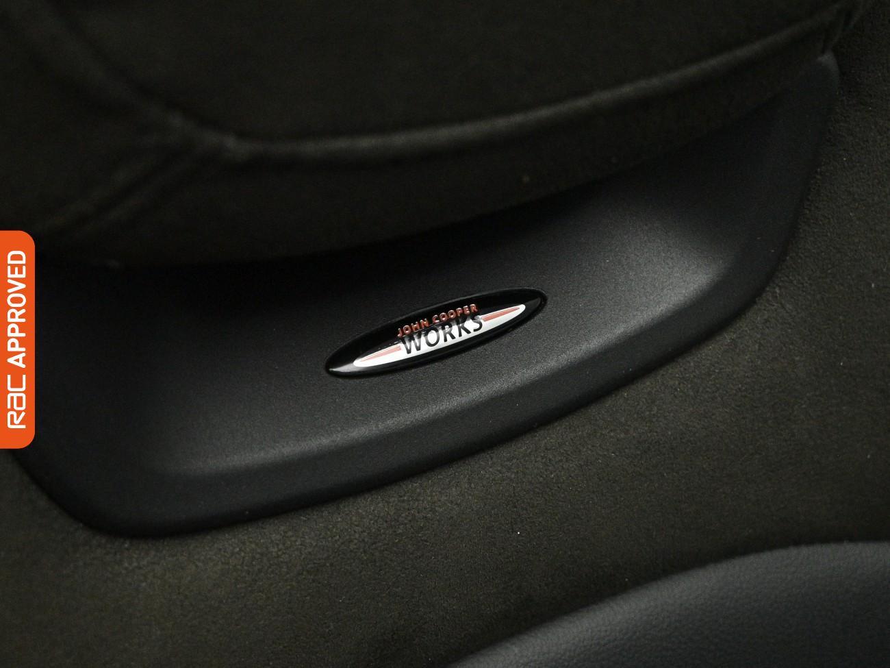 Mini Convertible view 26