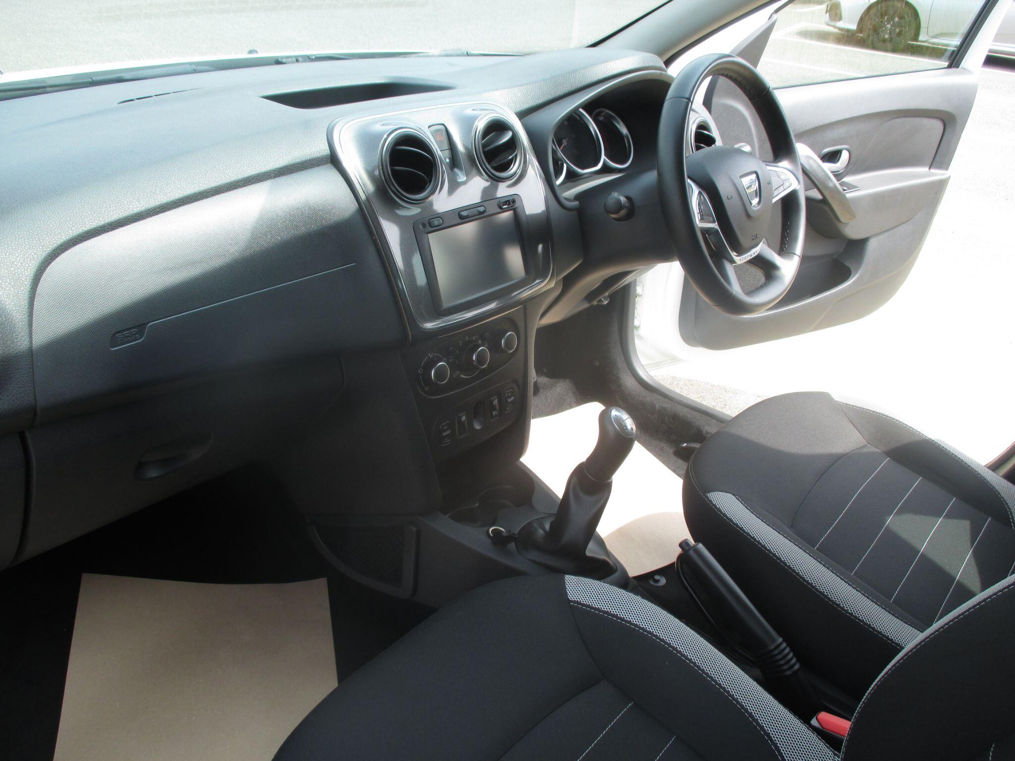 Dacia Logan MCV Stepway view 32