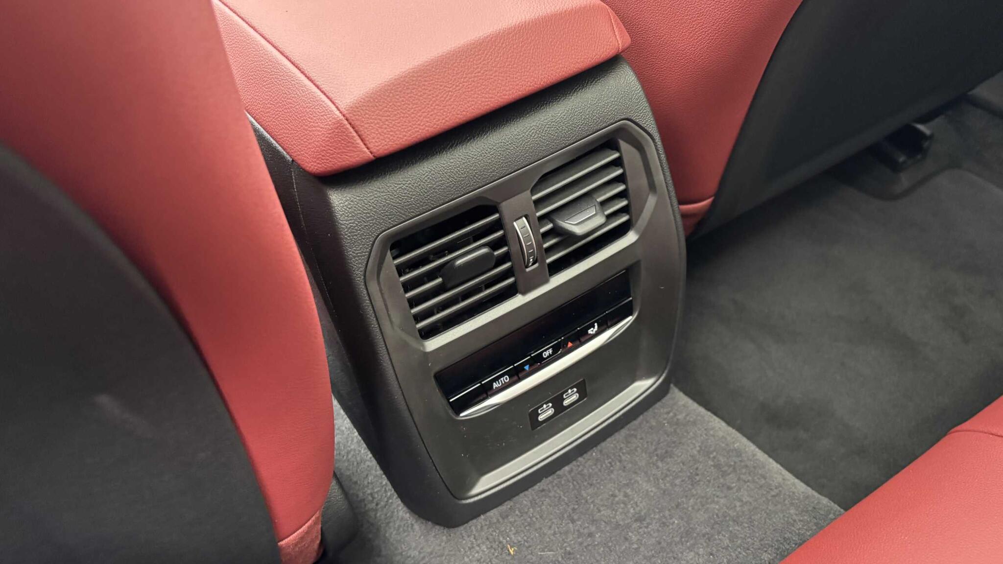 BMW 3 Series view 29