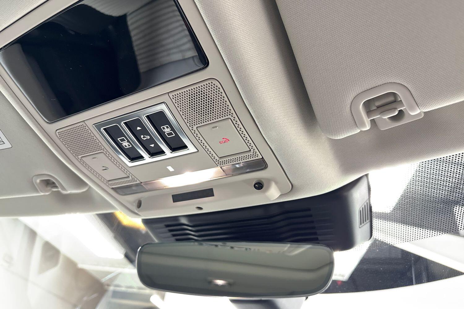 Land Rover Discovery view 14