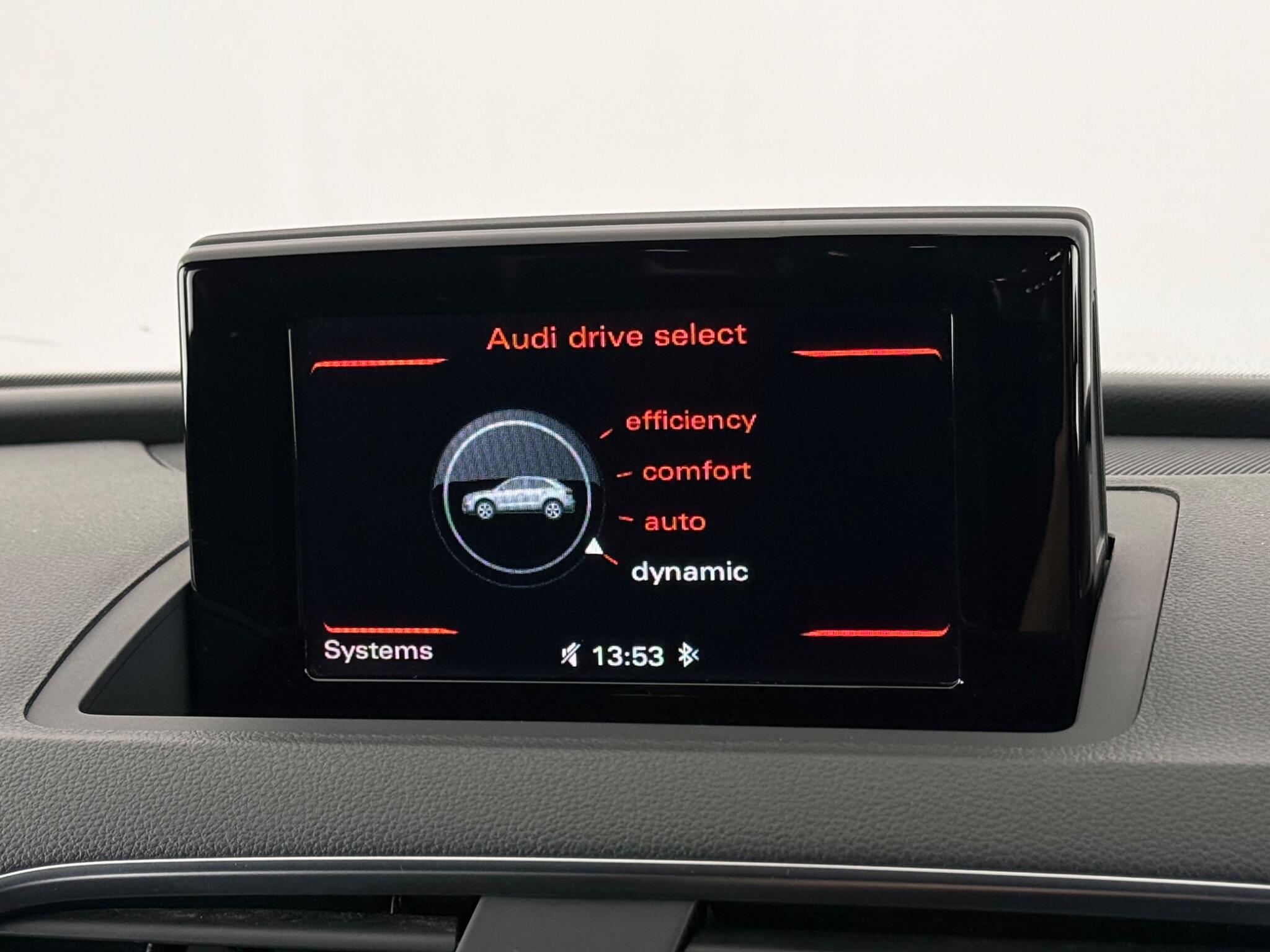 Audi Q3 view 20