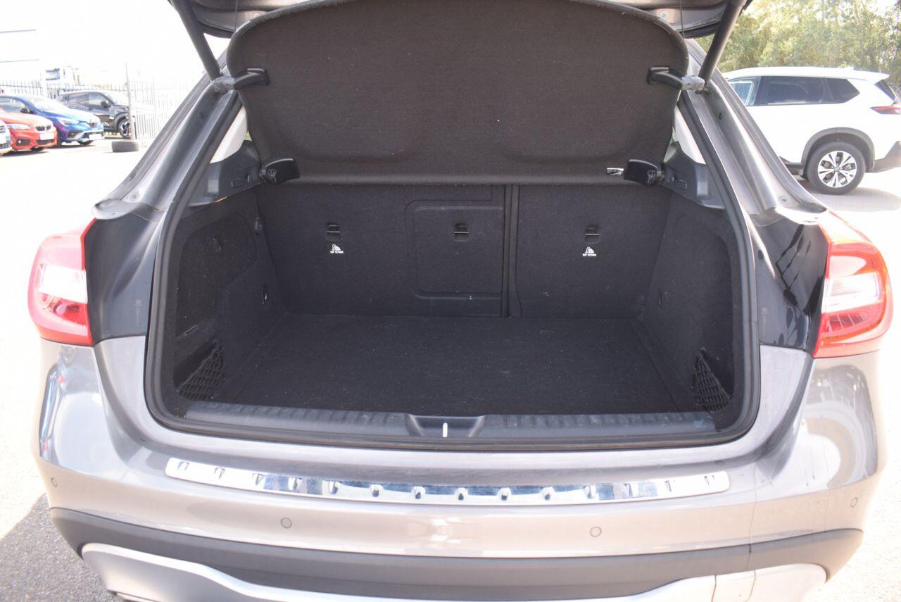 Mercedes-Benz GLA view 18