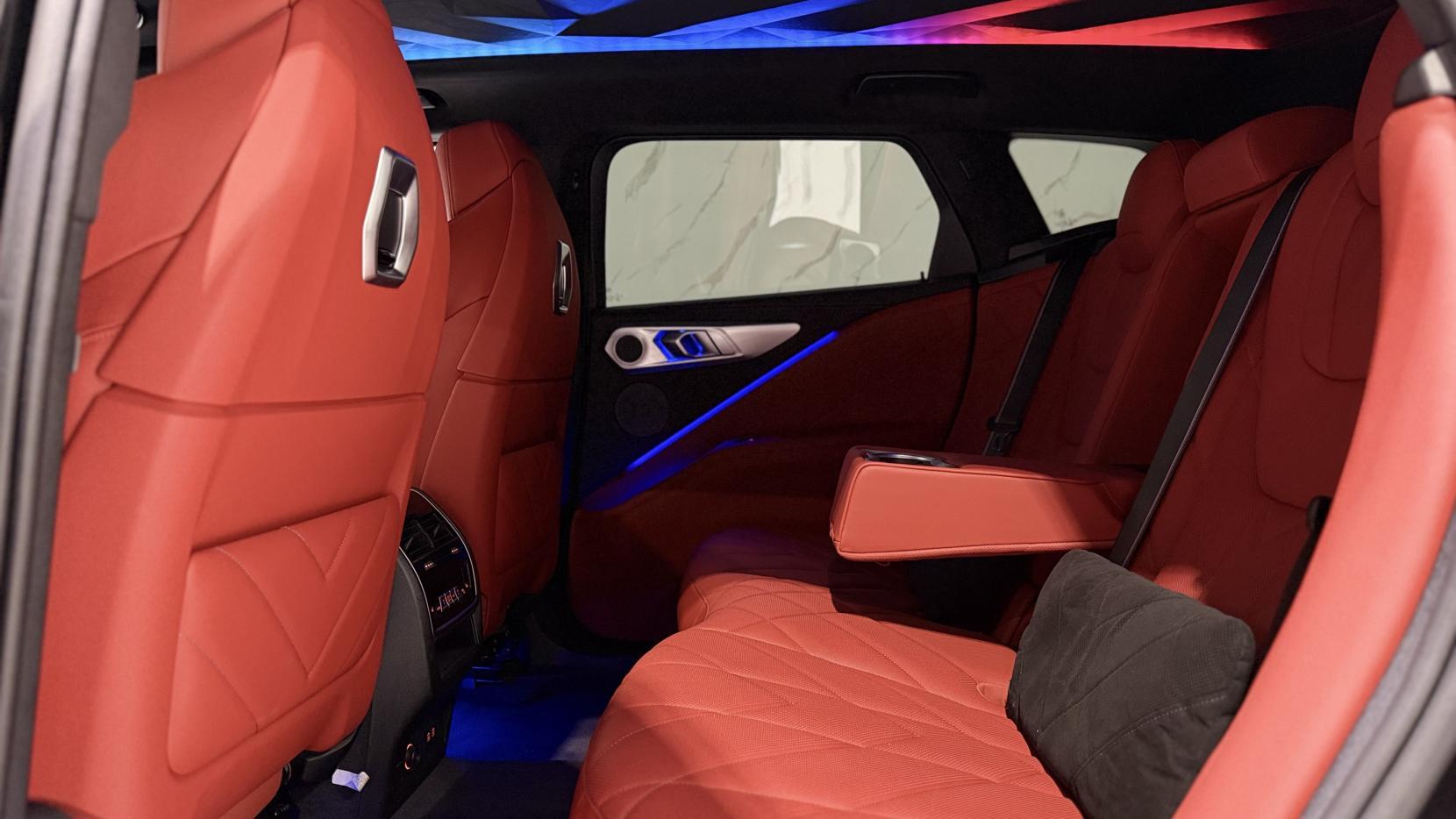 BMW XM view 34