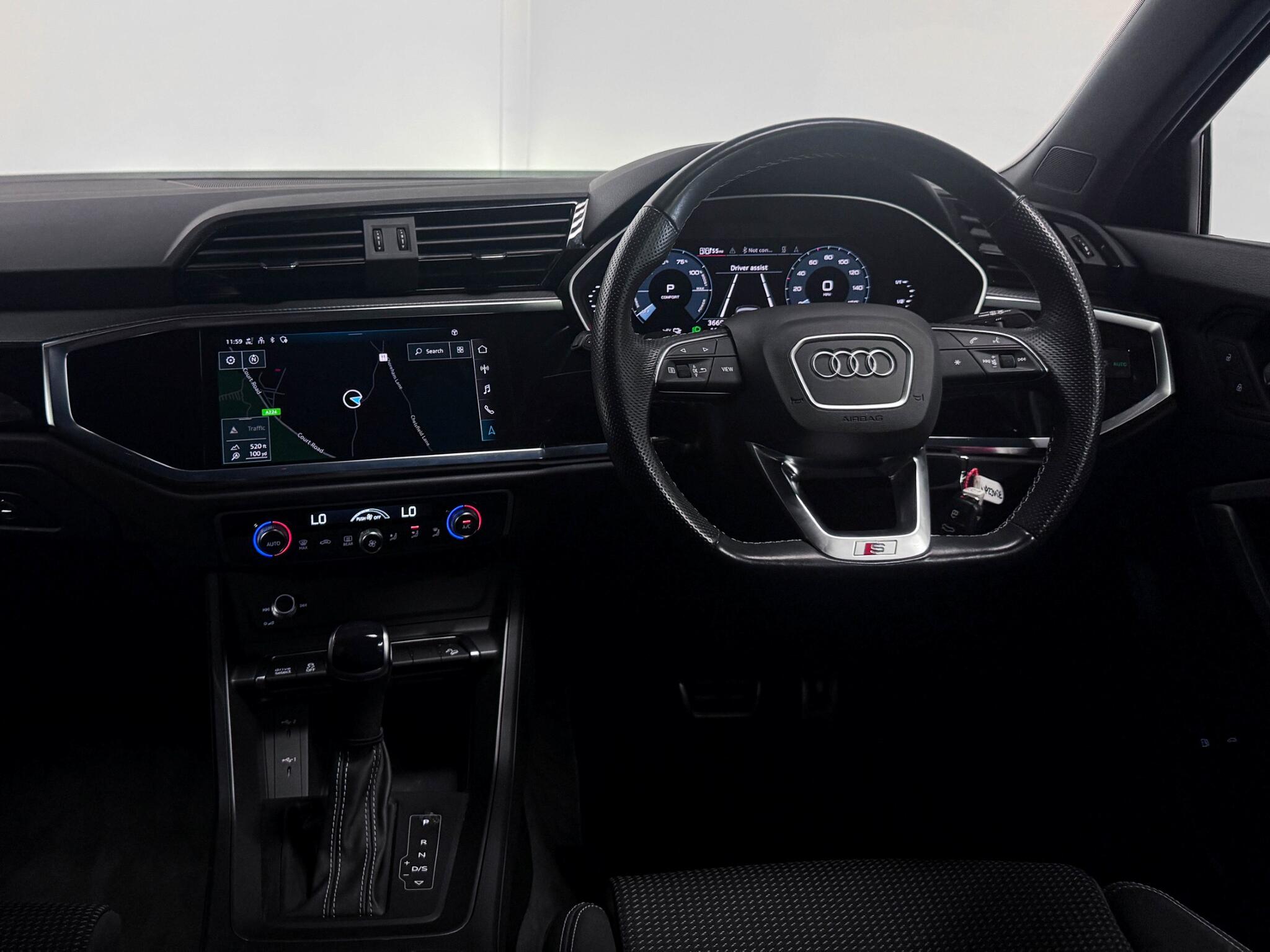 Audi Q3 view 19