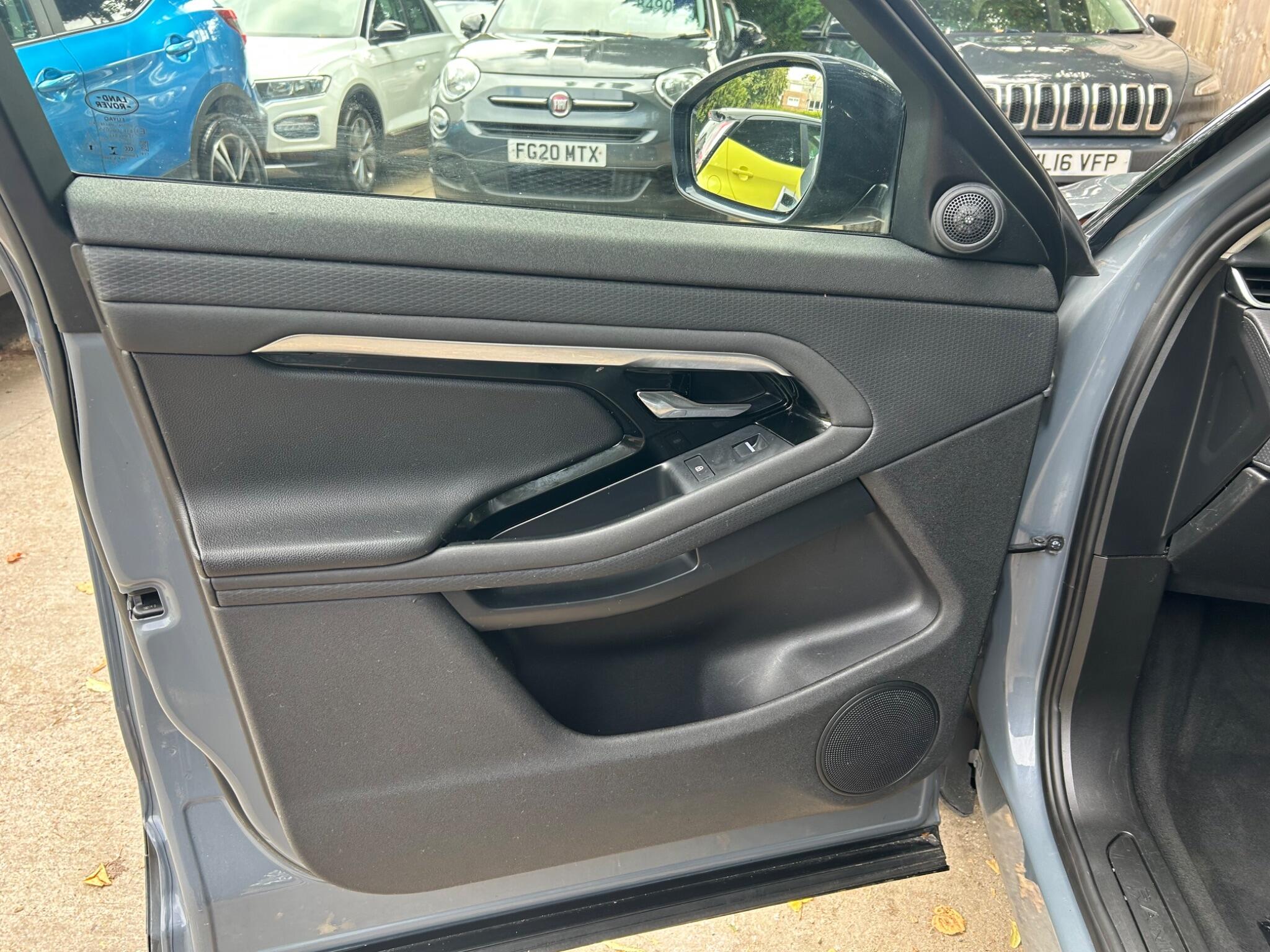 Land Rover Range Rover Evoque view 32