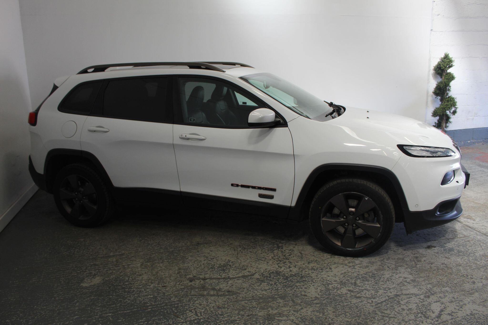 Jeep Cherokee view 4