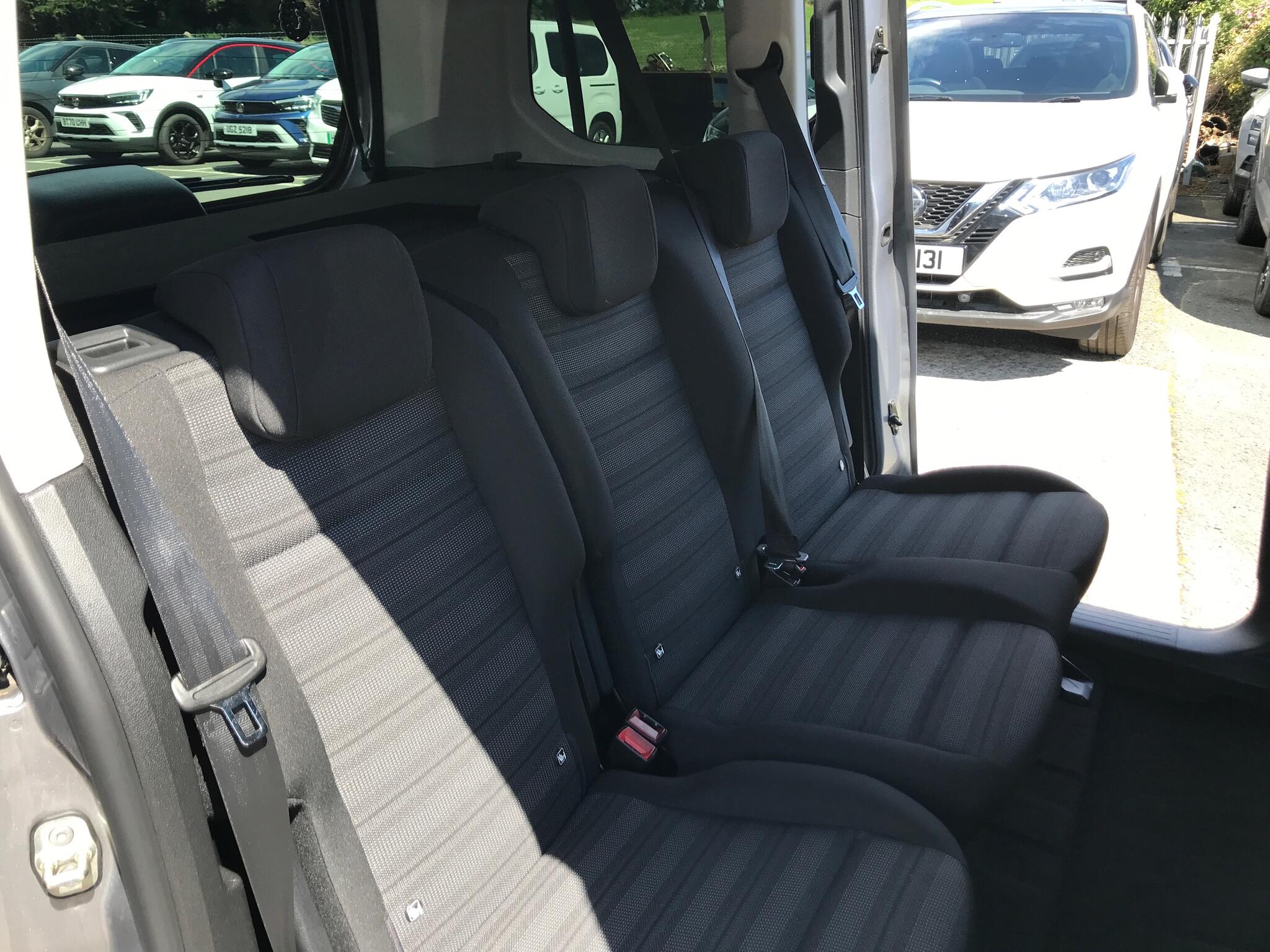 Vauxhall Combo Life Electric view 15