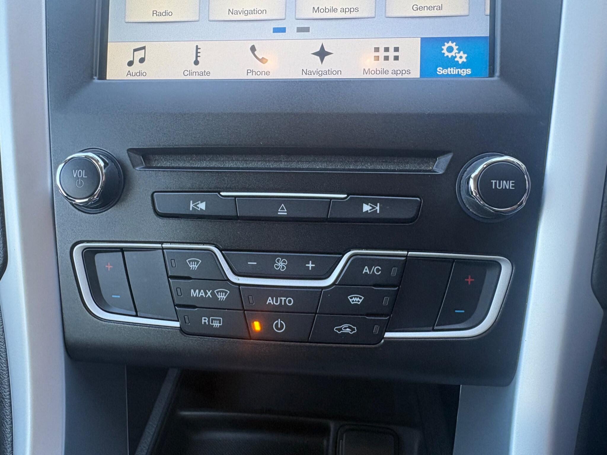 Ford Mondeo view 19