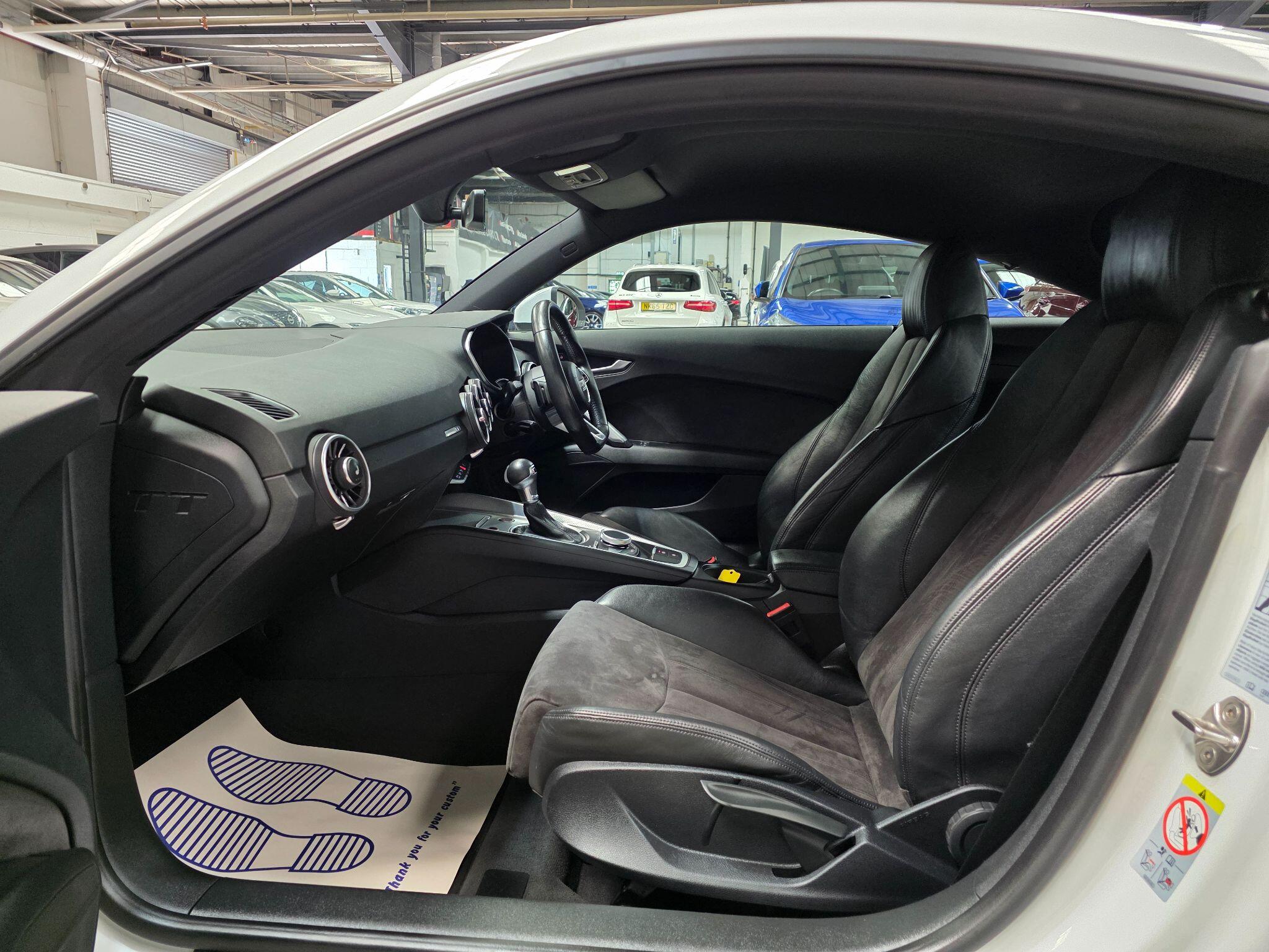 Audi TT view 22
