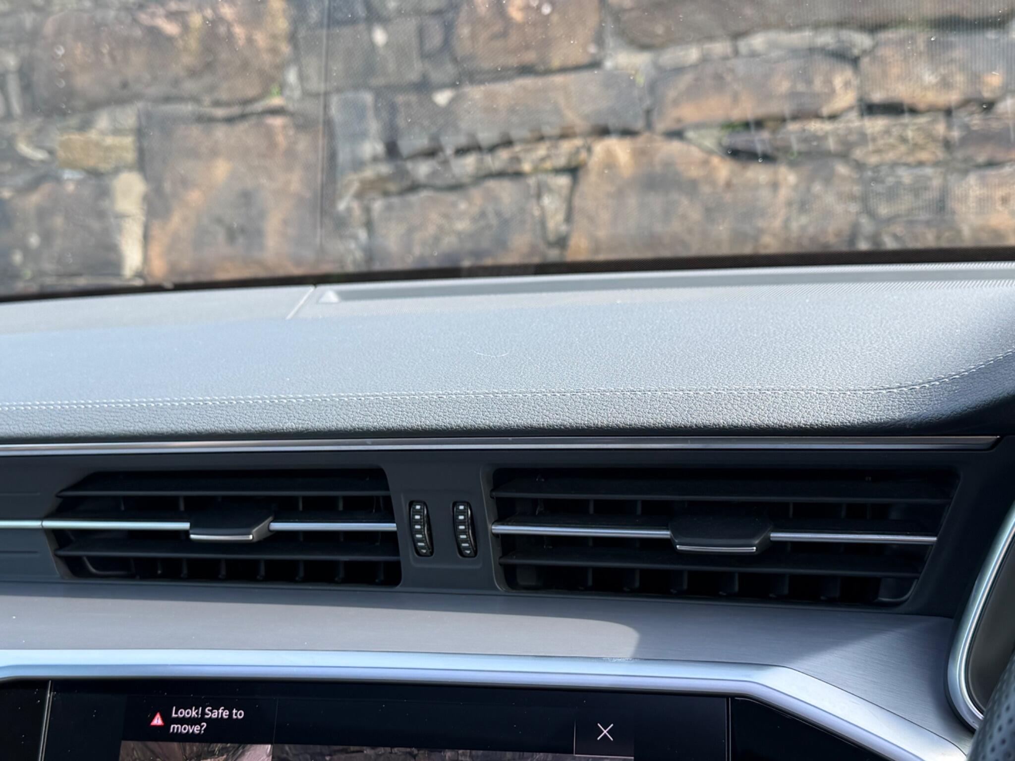 Audi A6 view 32