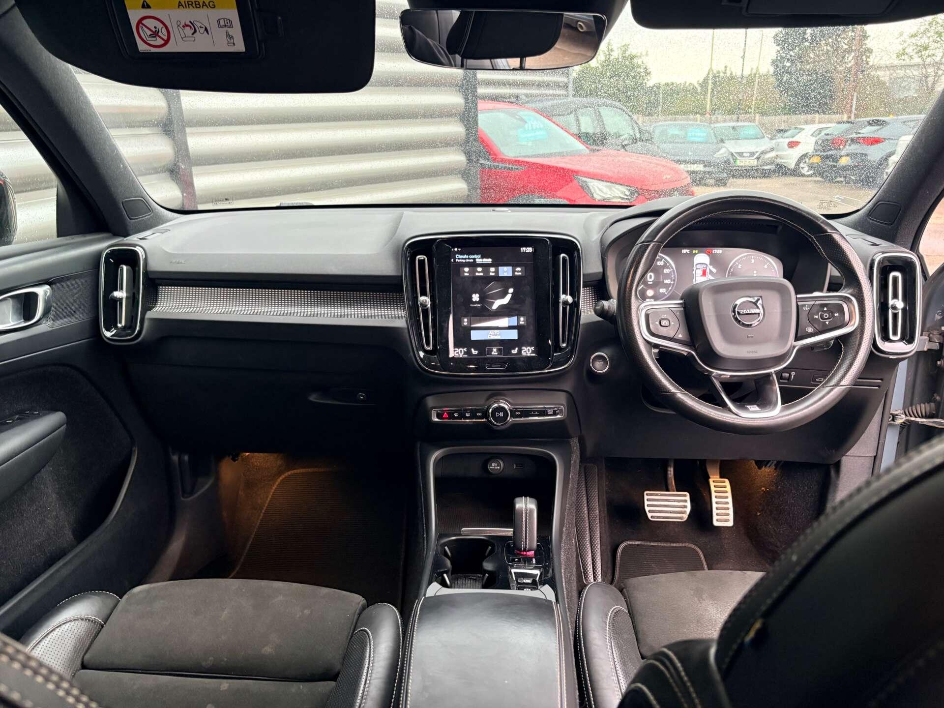 Volvo XC40 view 17