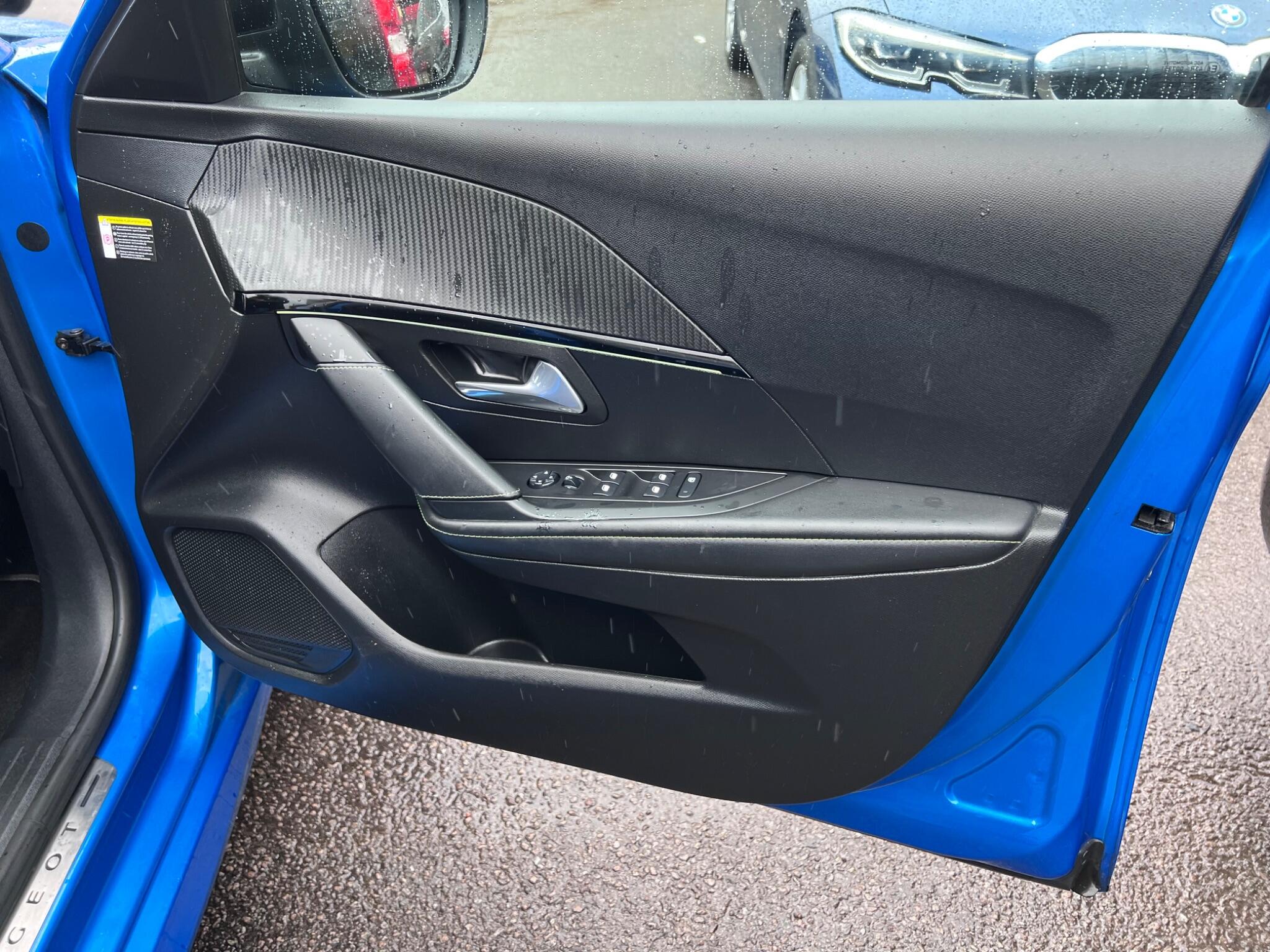 Peugeot E-208 view 16