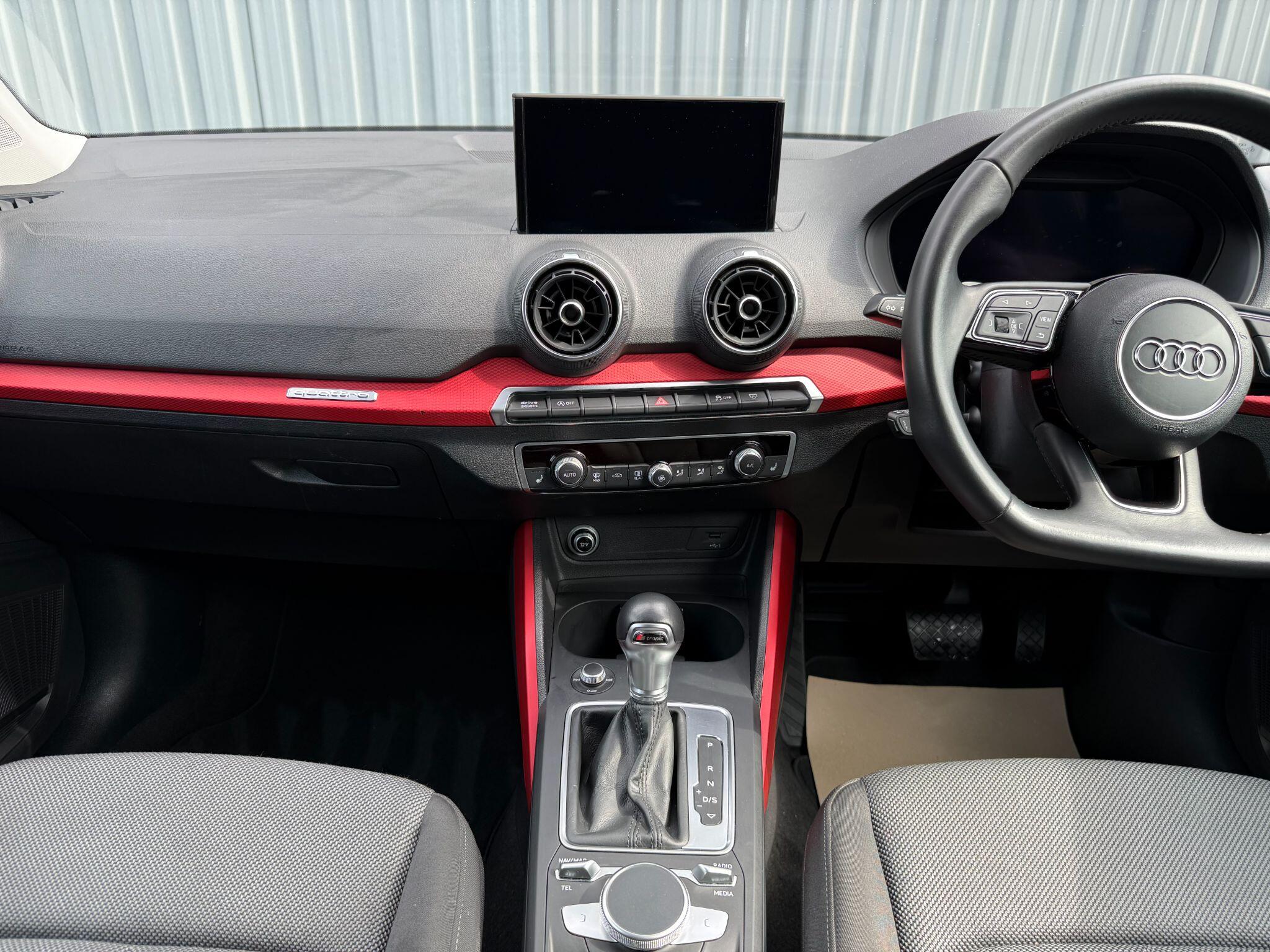 Audi Q2 view 25