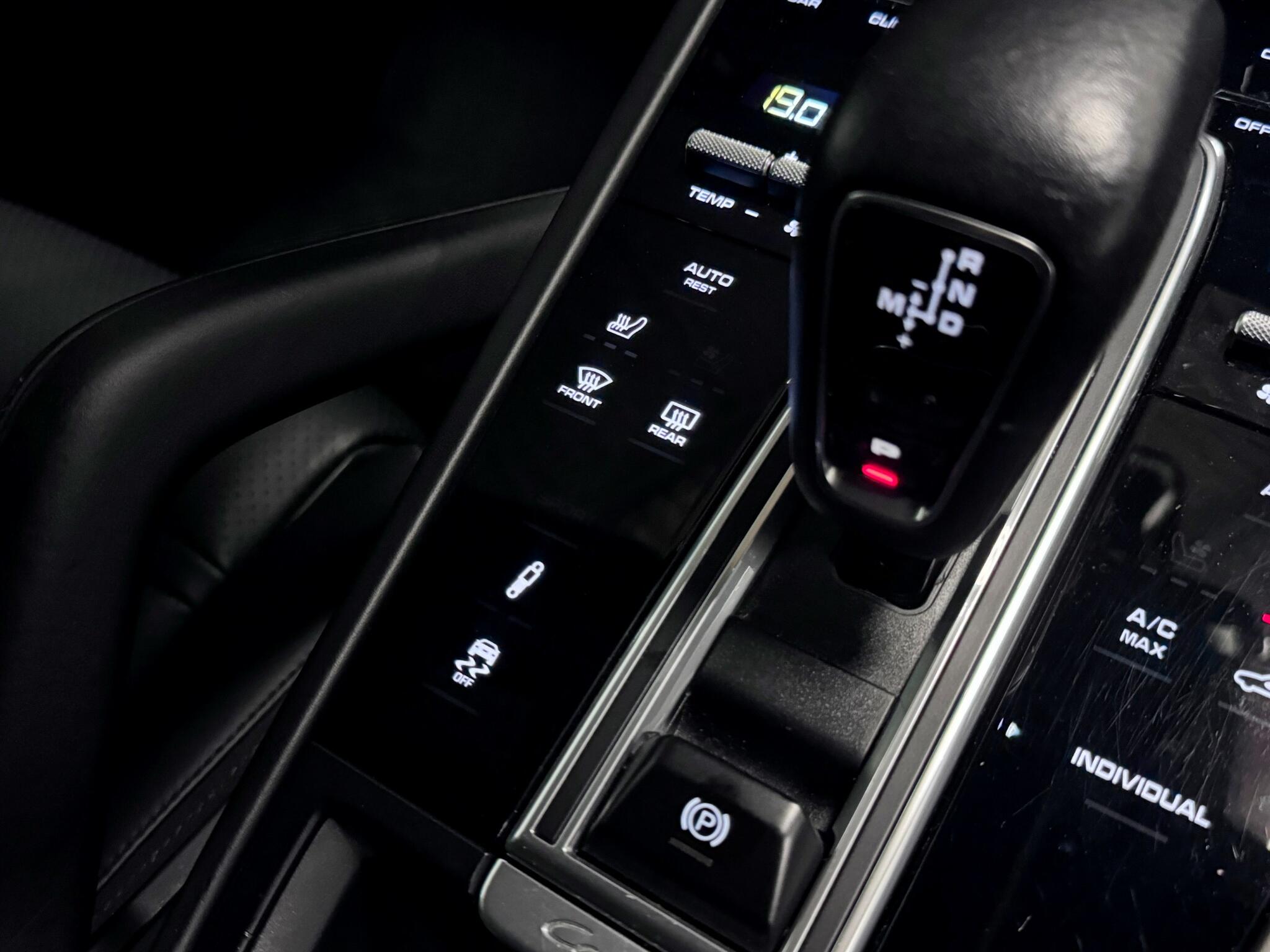 Porsche Cayenne view 45