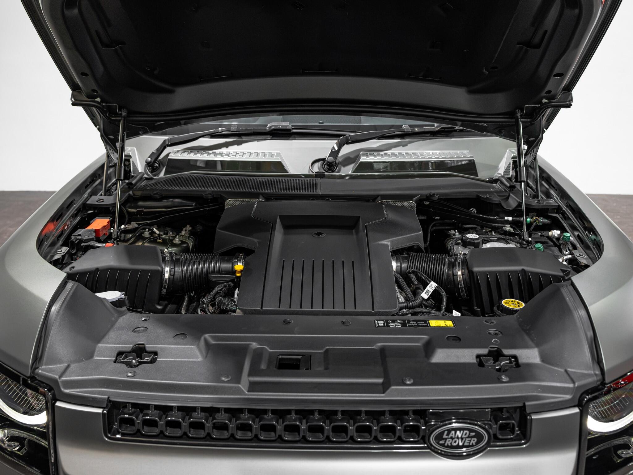 Land Rover Defender view 36