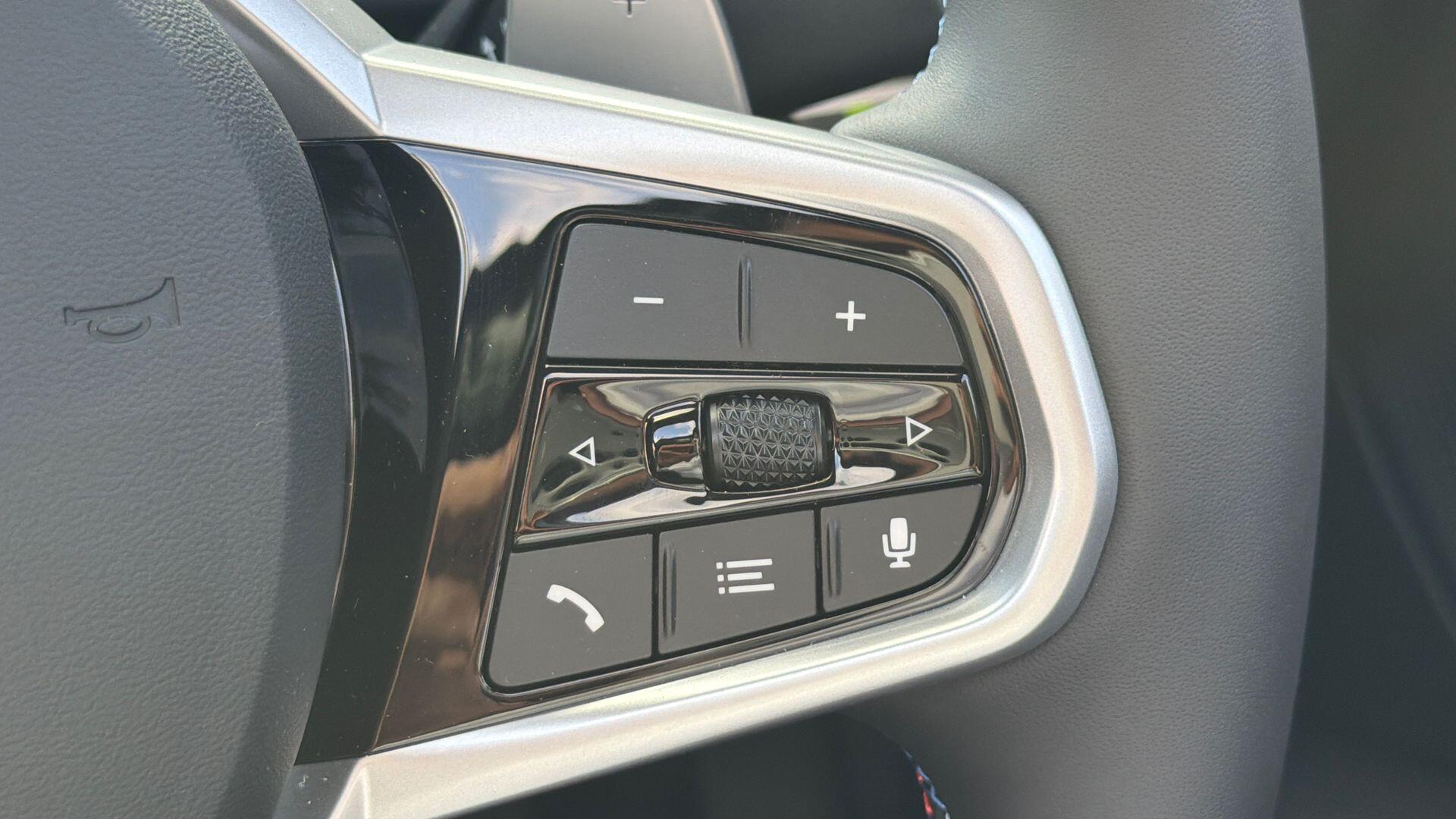 BMW 2 Series view 18