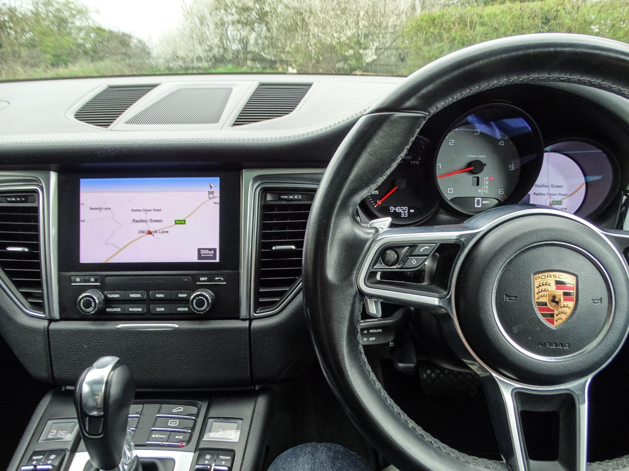 Porsche Macan view 8
