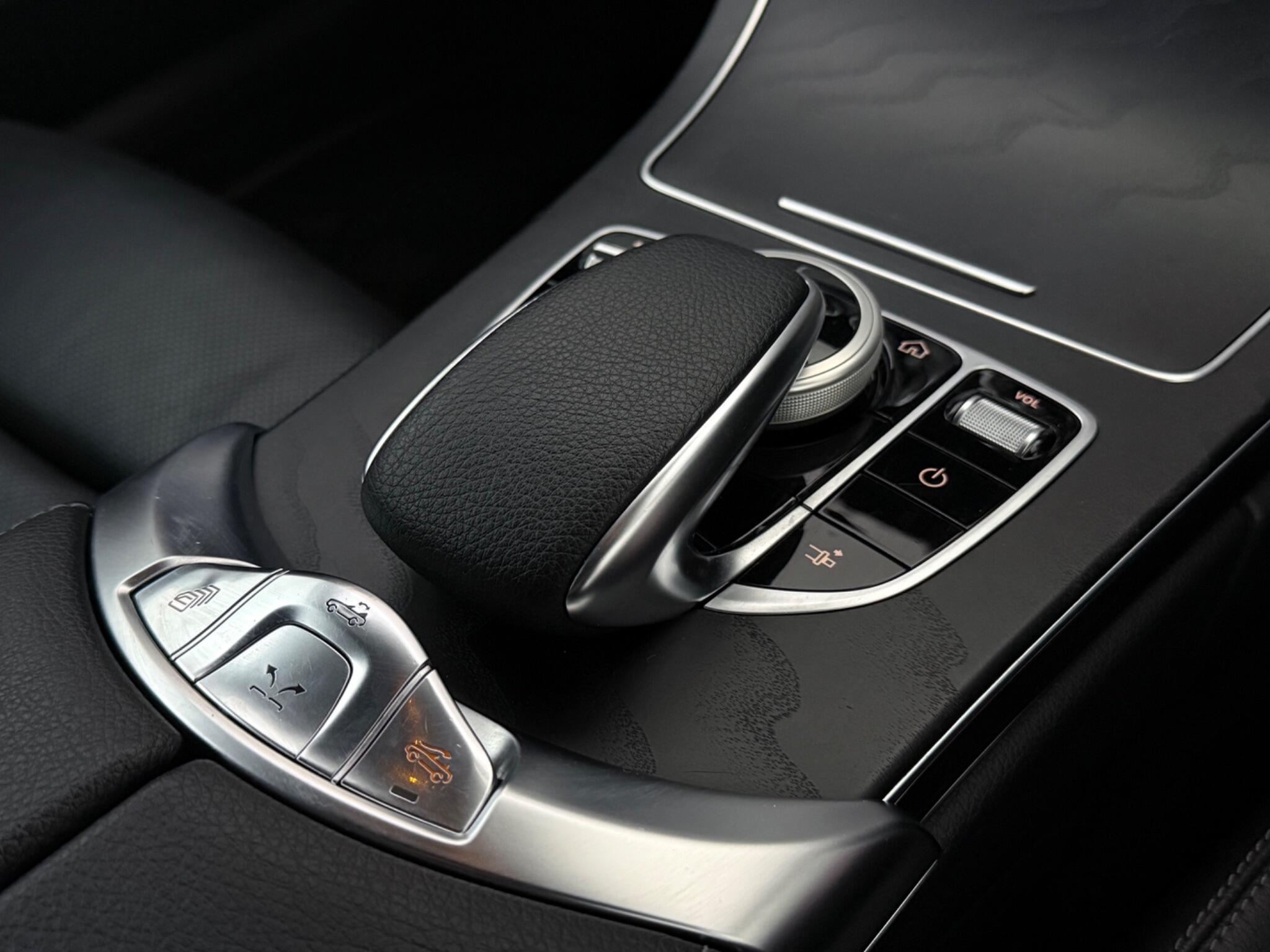 Mercedes-Benz C-Class view 26