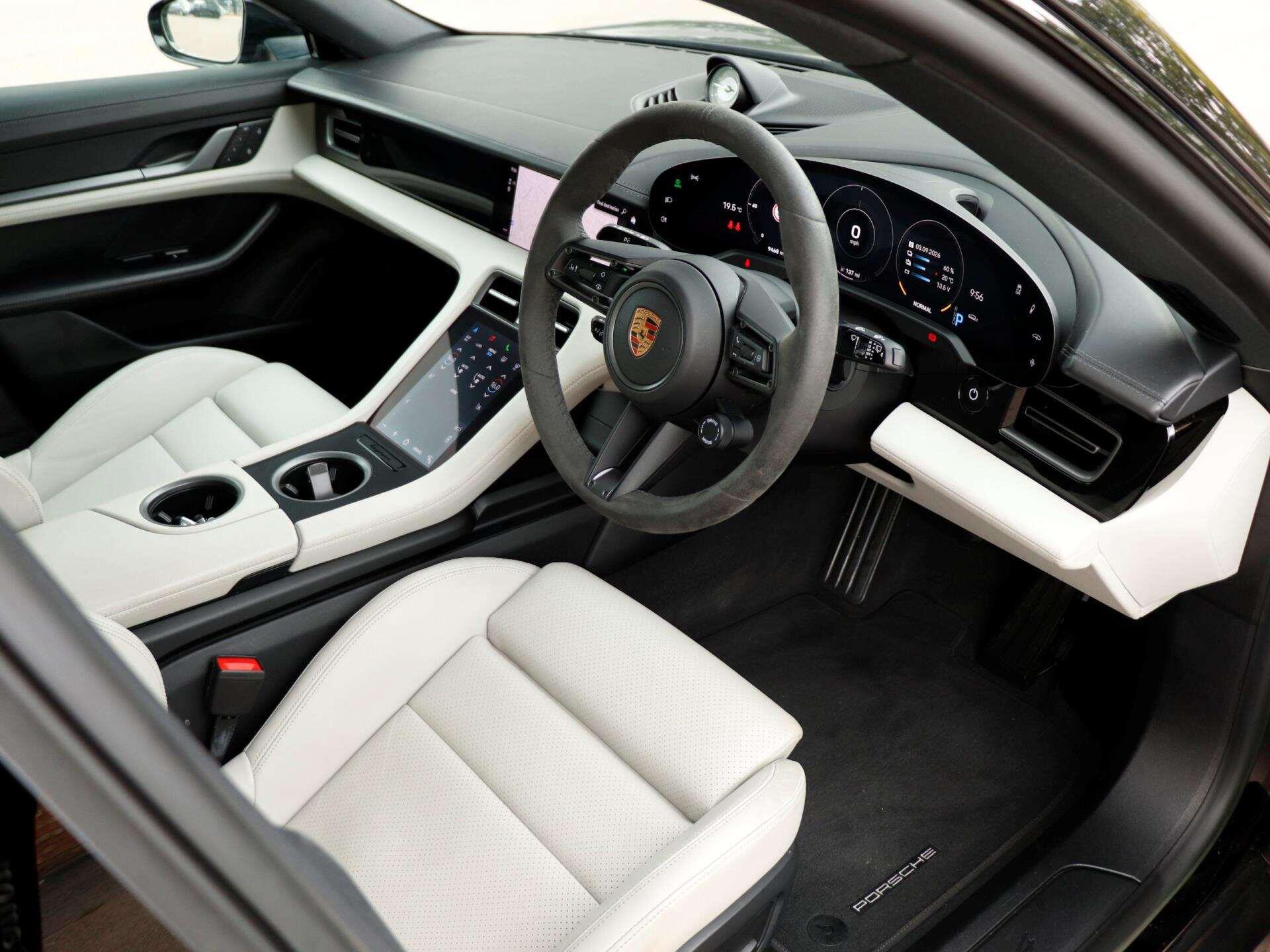 Porsche Taycan view 10
