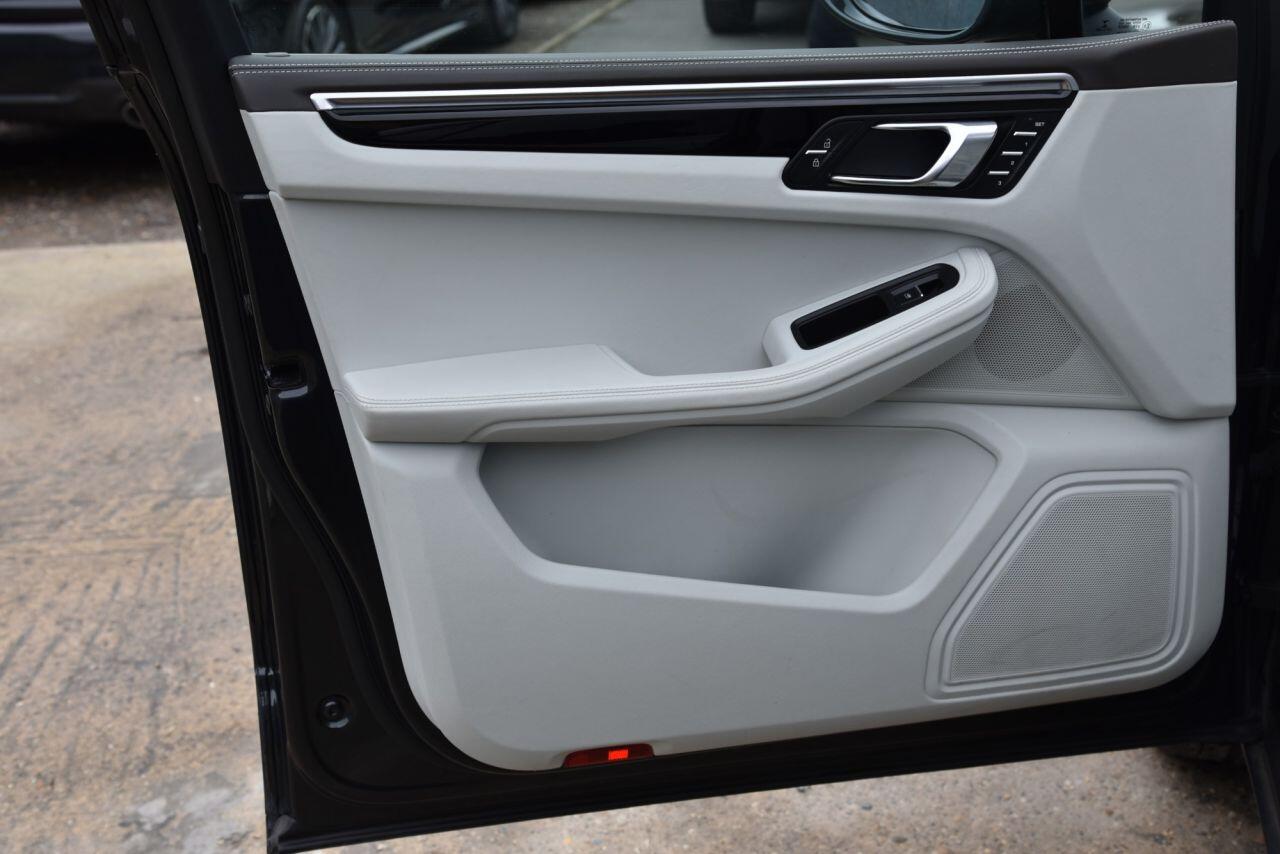 Porsche Macan view 63