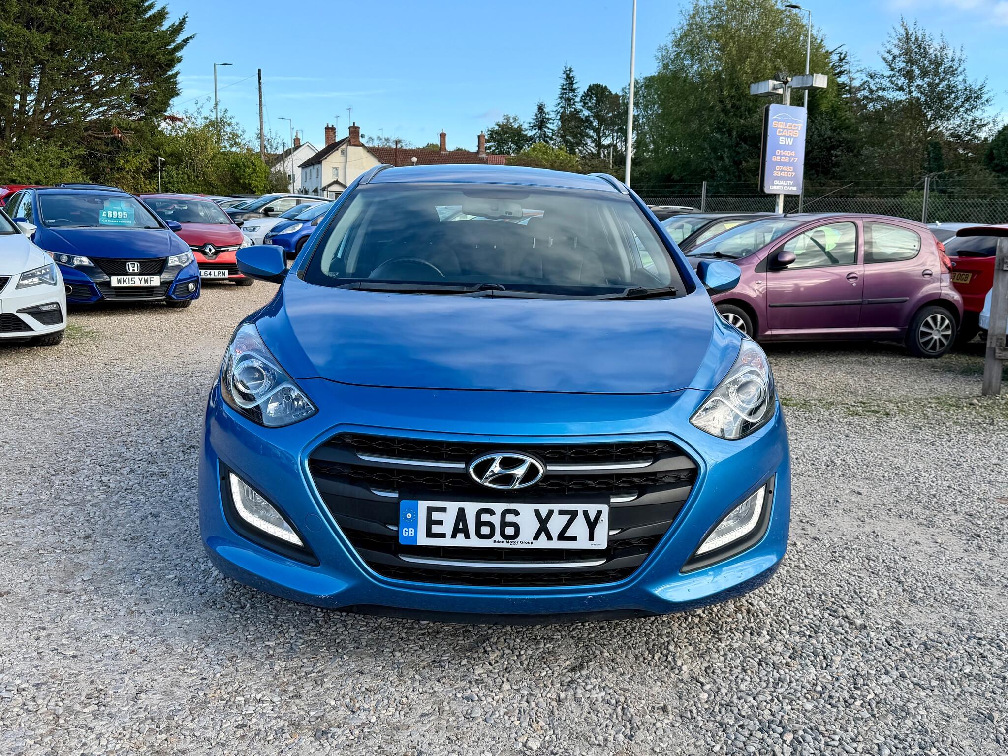 Hyundai i30 view 3