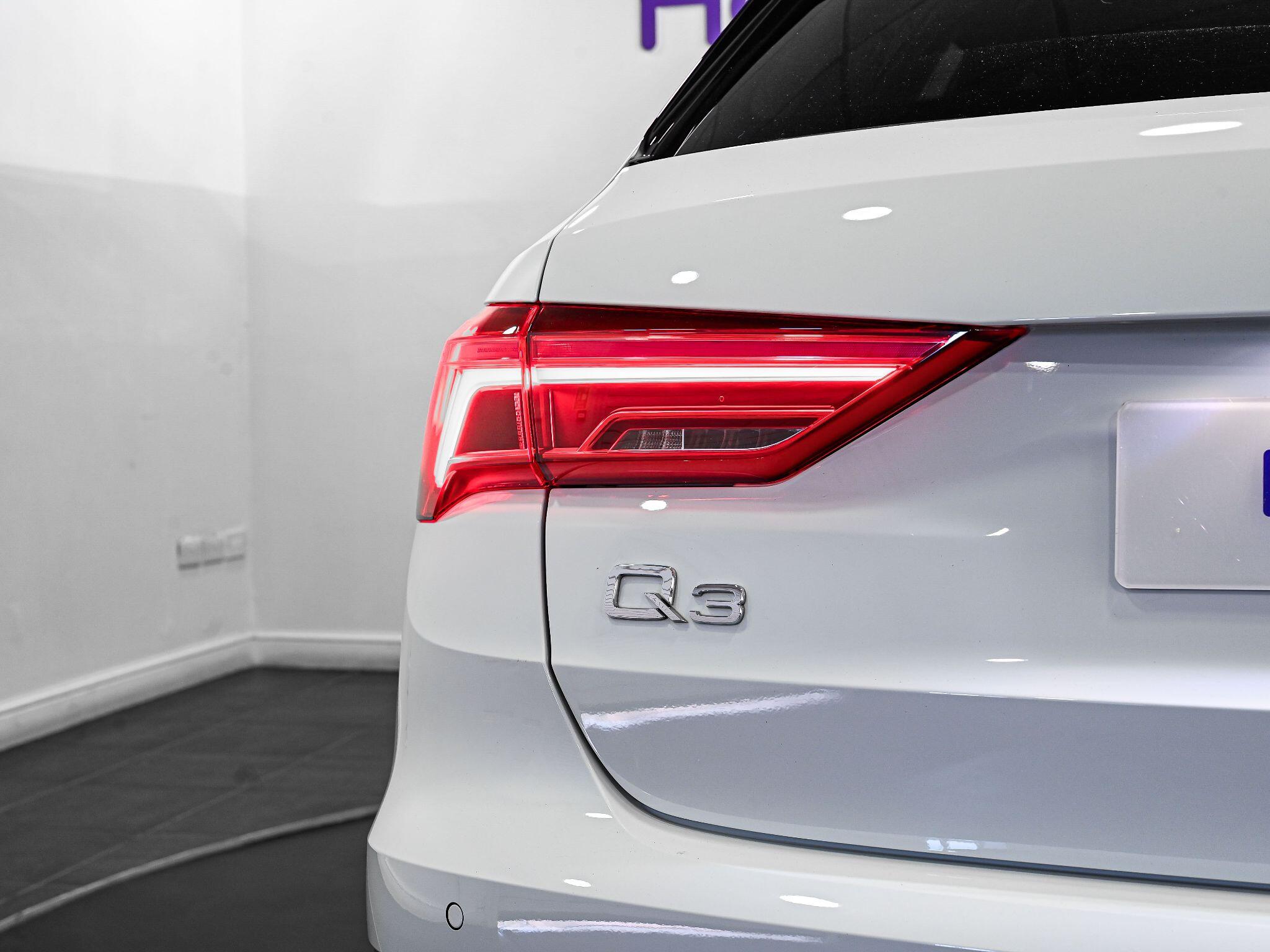 Audi Q3 view 28
