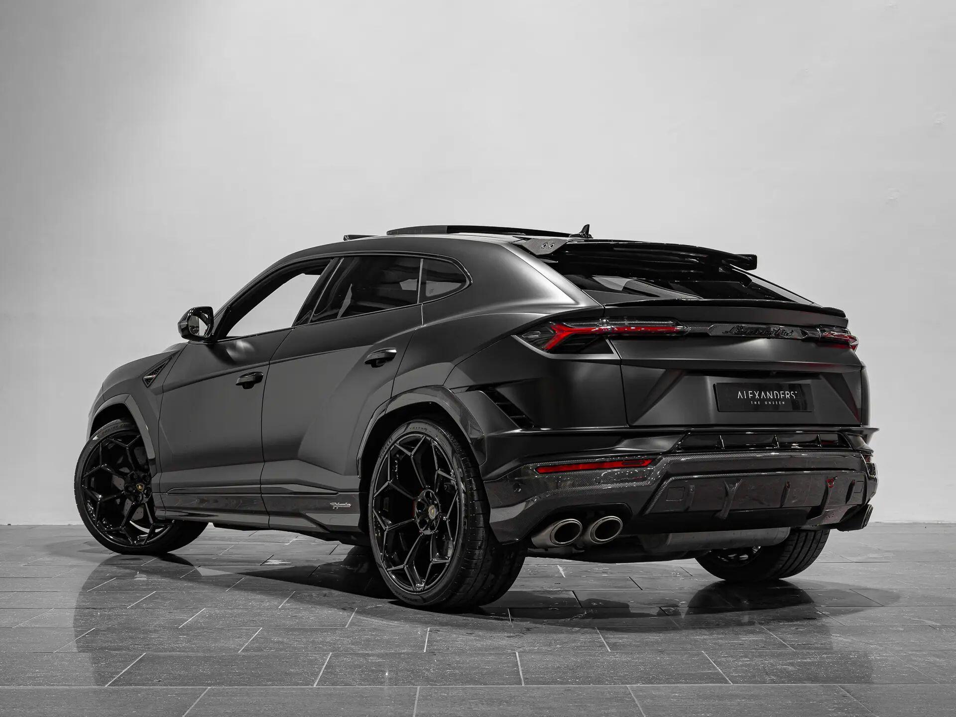 Lamborghini Urus view 9