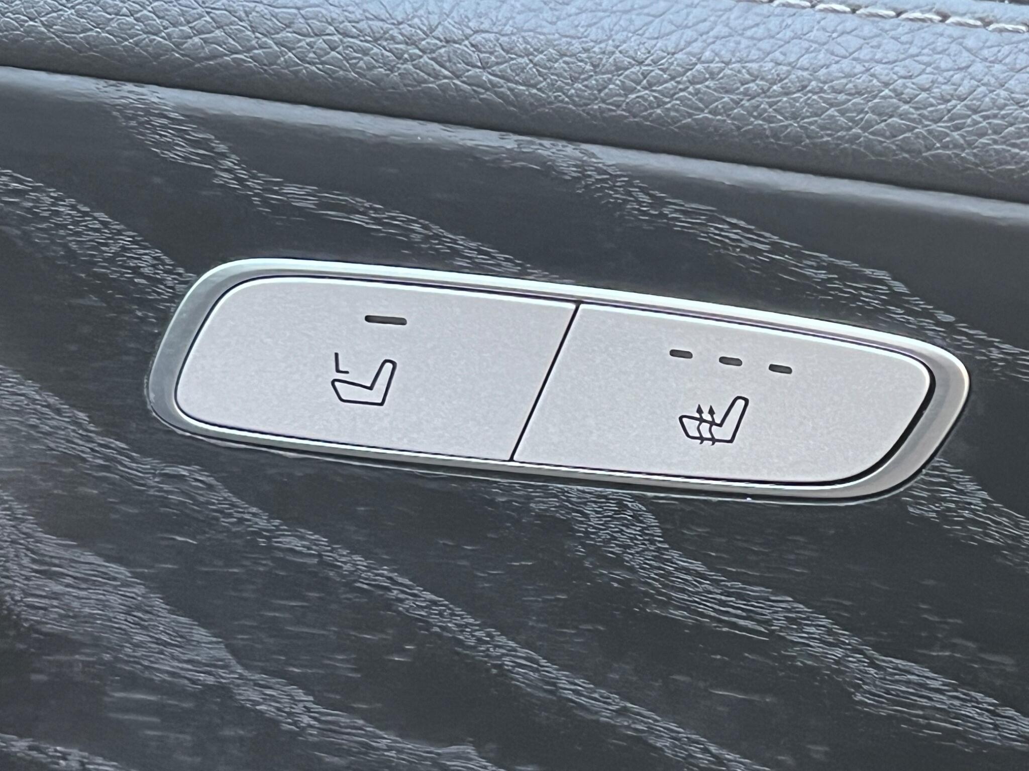 Mercedes-Benz E Class view 29