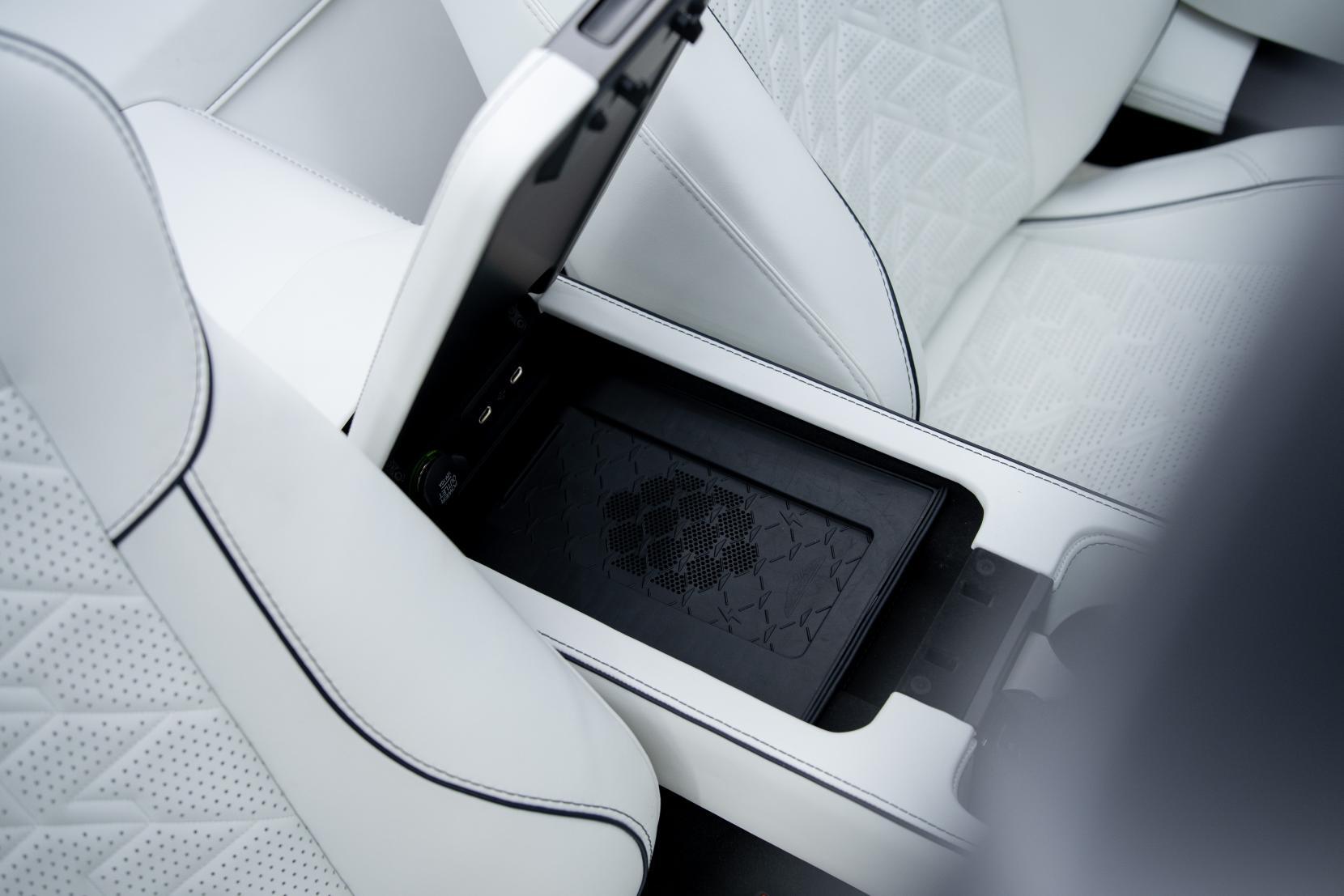 Aston Martin Vanquish view 23