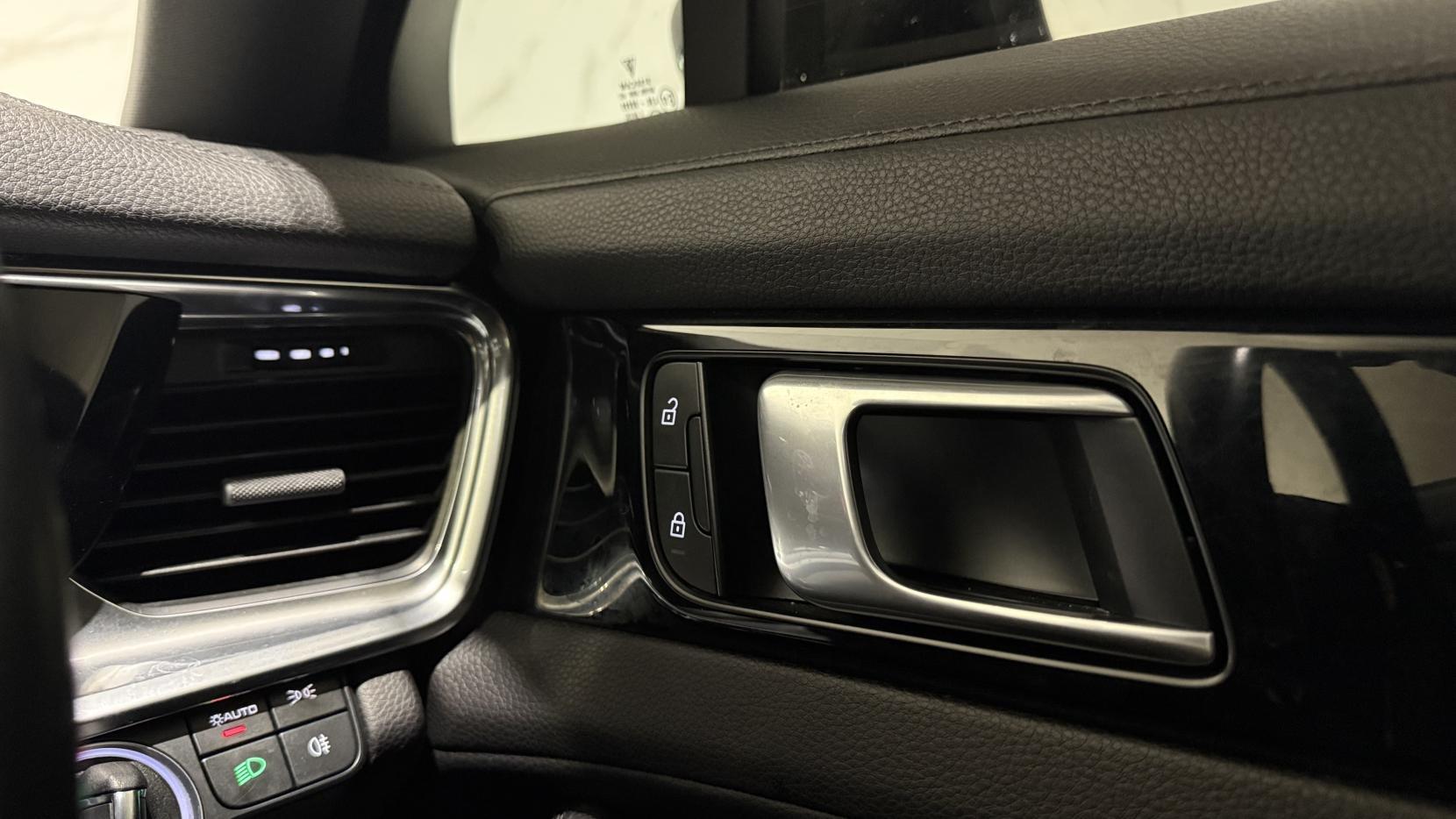 Porsche Panamera view 22