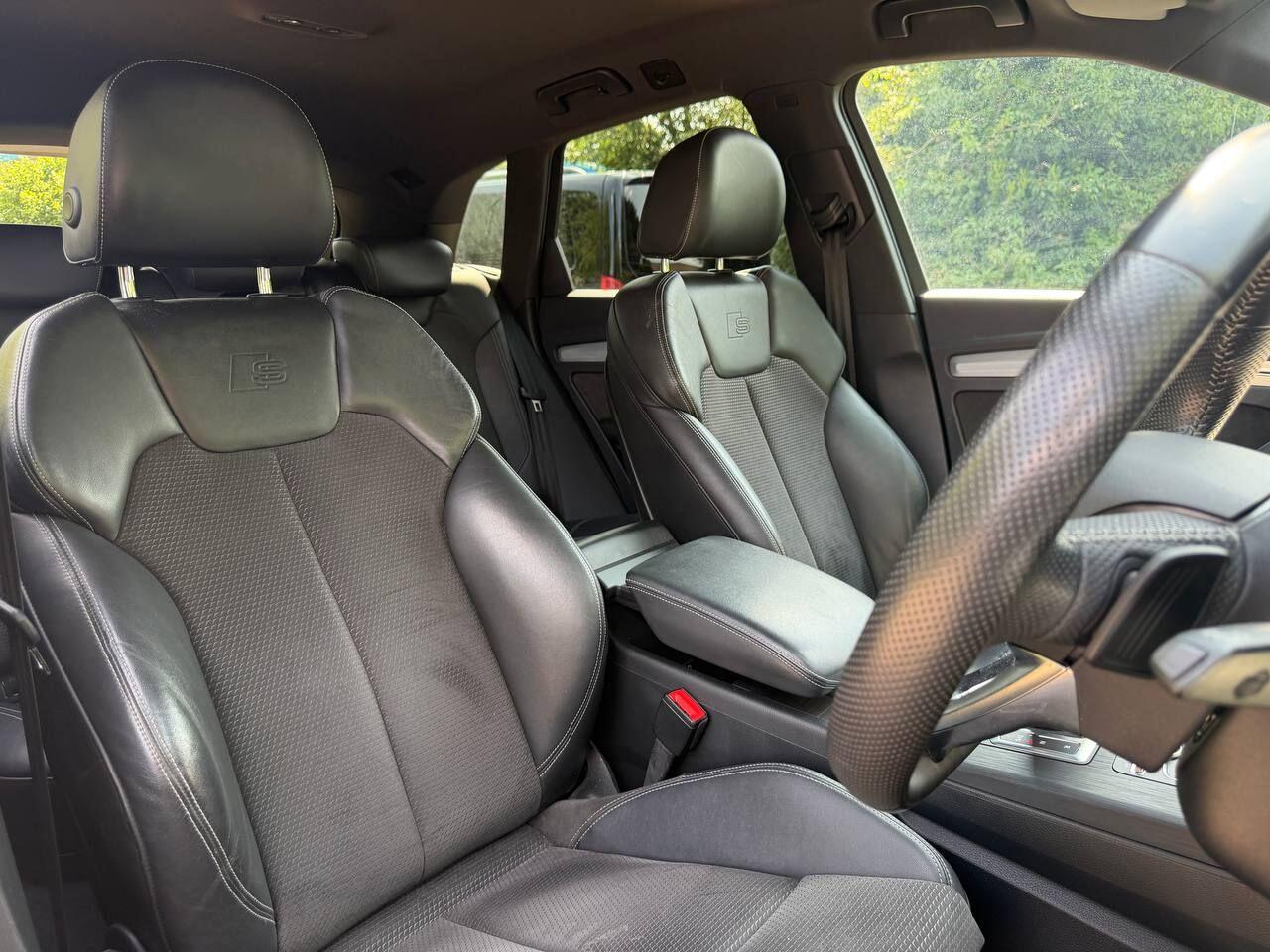 Audi Q5 view 12