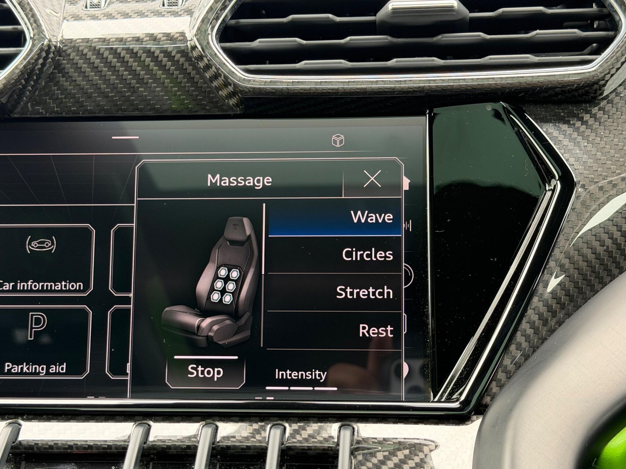 Lamborghini Urus view 31